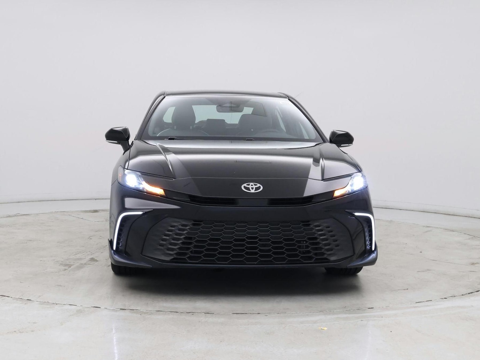 2025 Toyota Camry SE - Photo 6