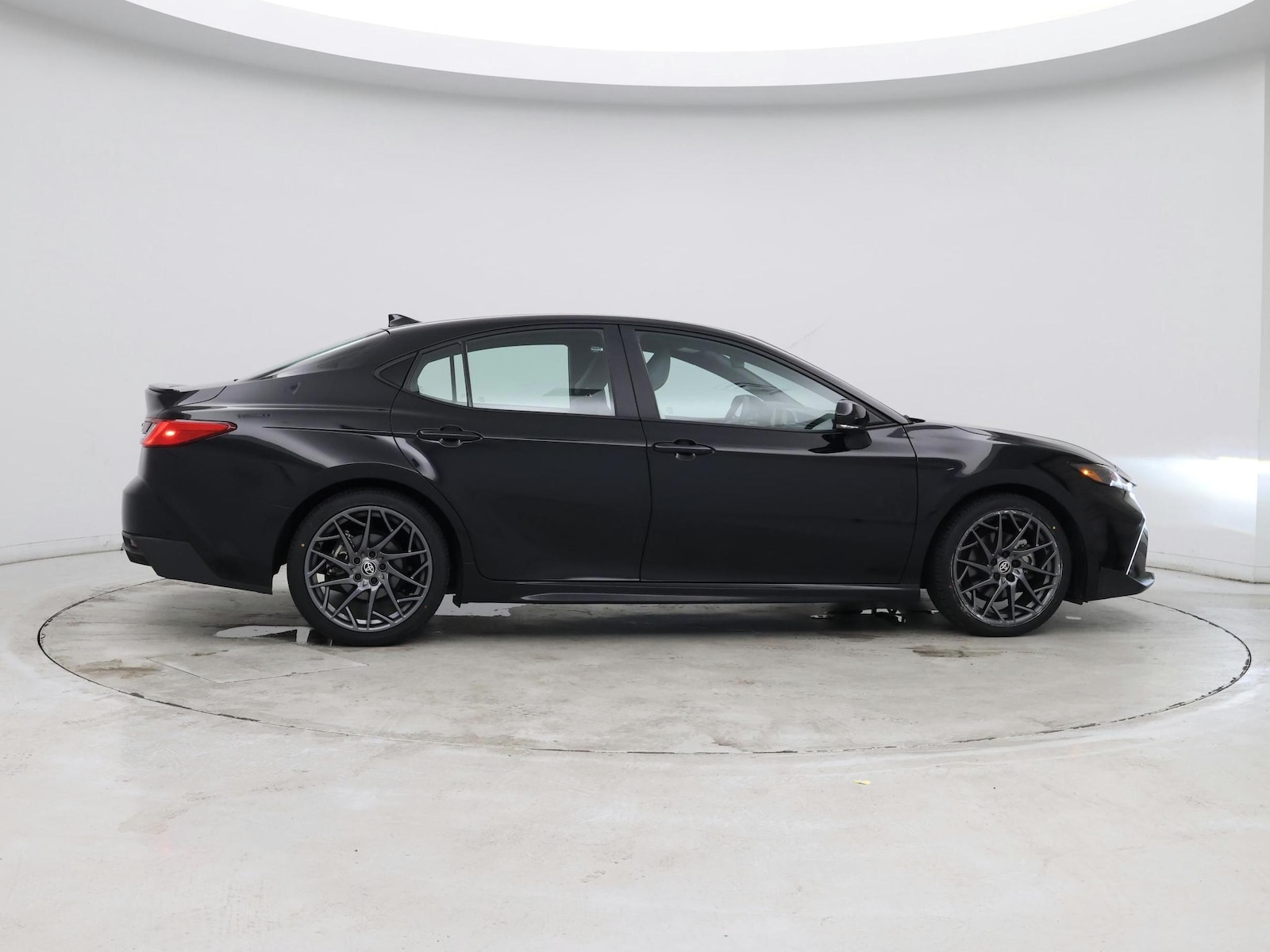 2025 Toyota Camry SE - Photo 9