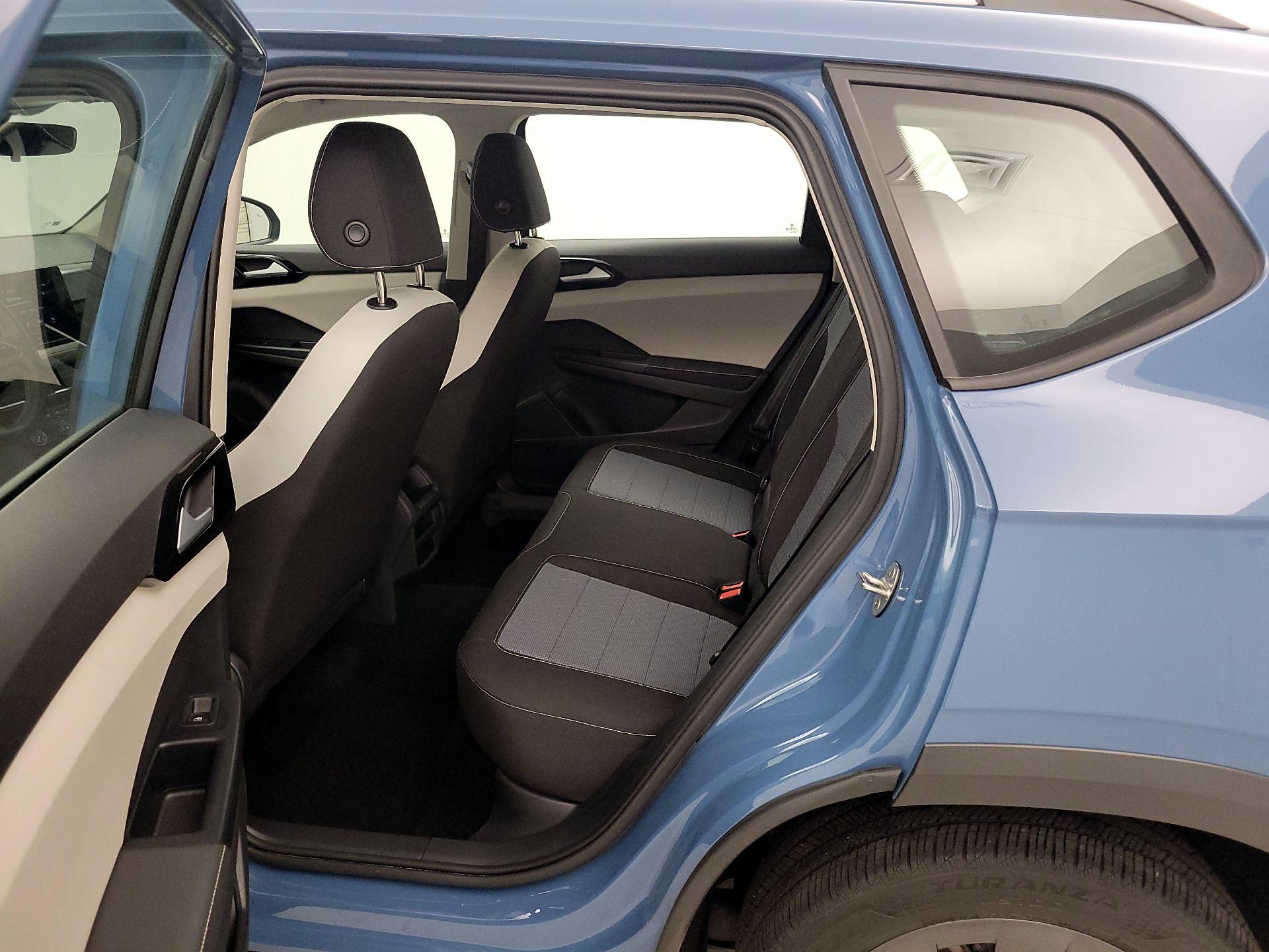 Thumbnail: 2025 Volkswagen Taos - 17