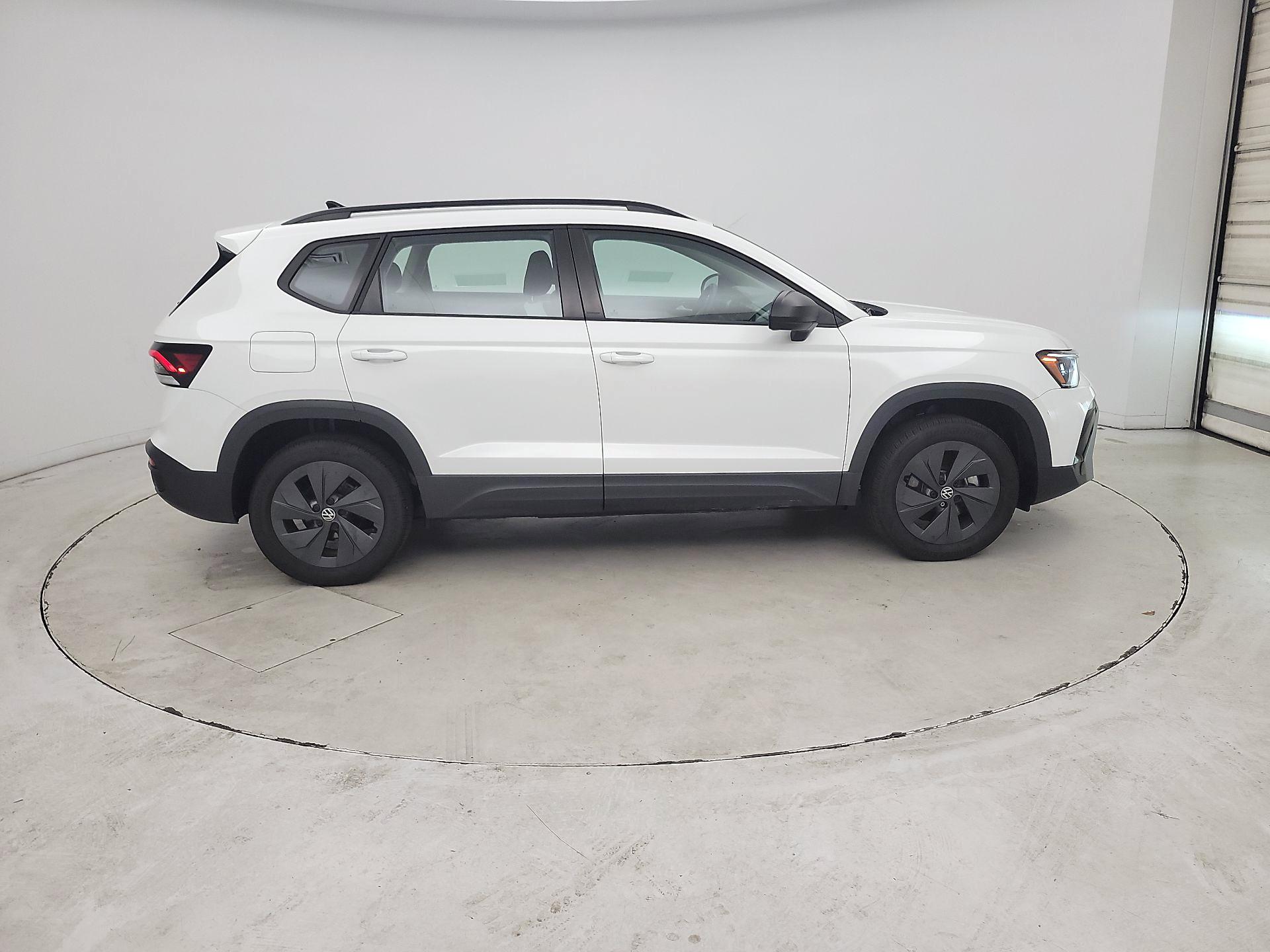 Thumbnail: 2025 Volkswagen Taos - 4