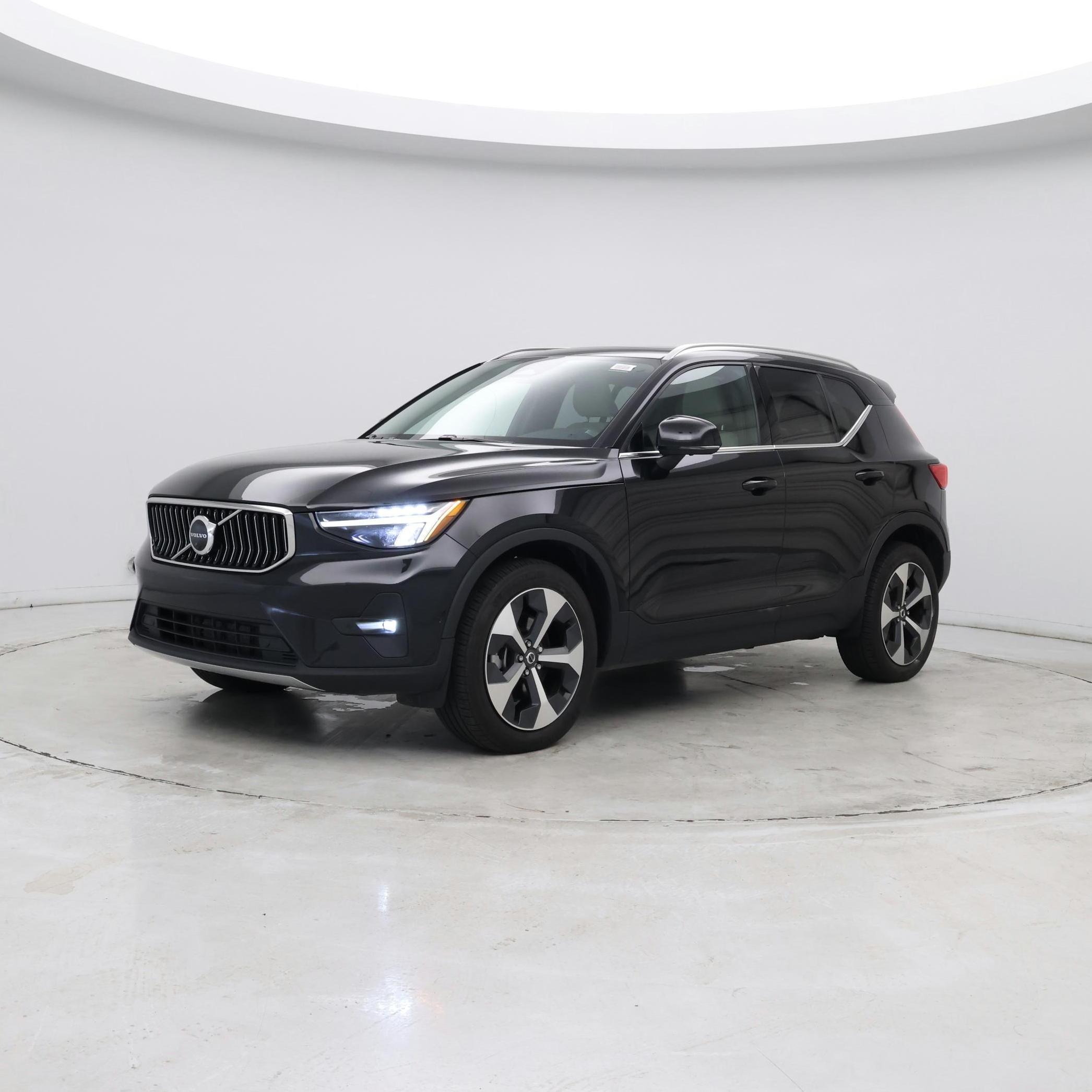 Thumbnail: 2023 Volvo XC40 - 3