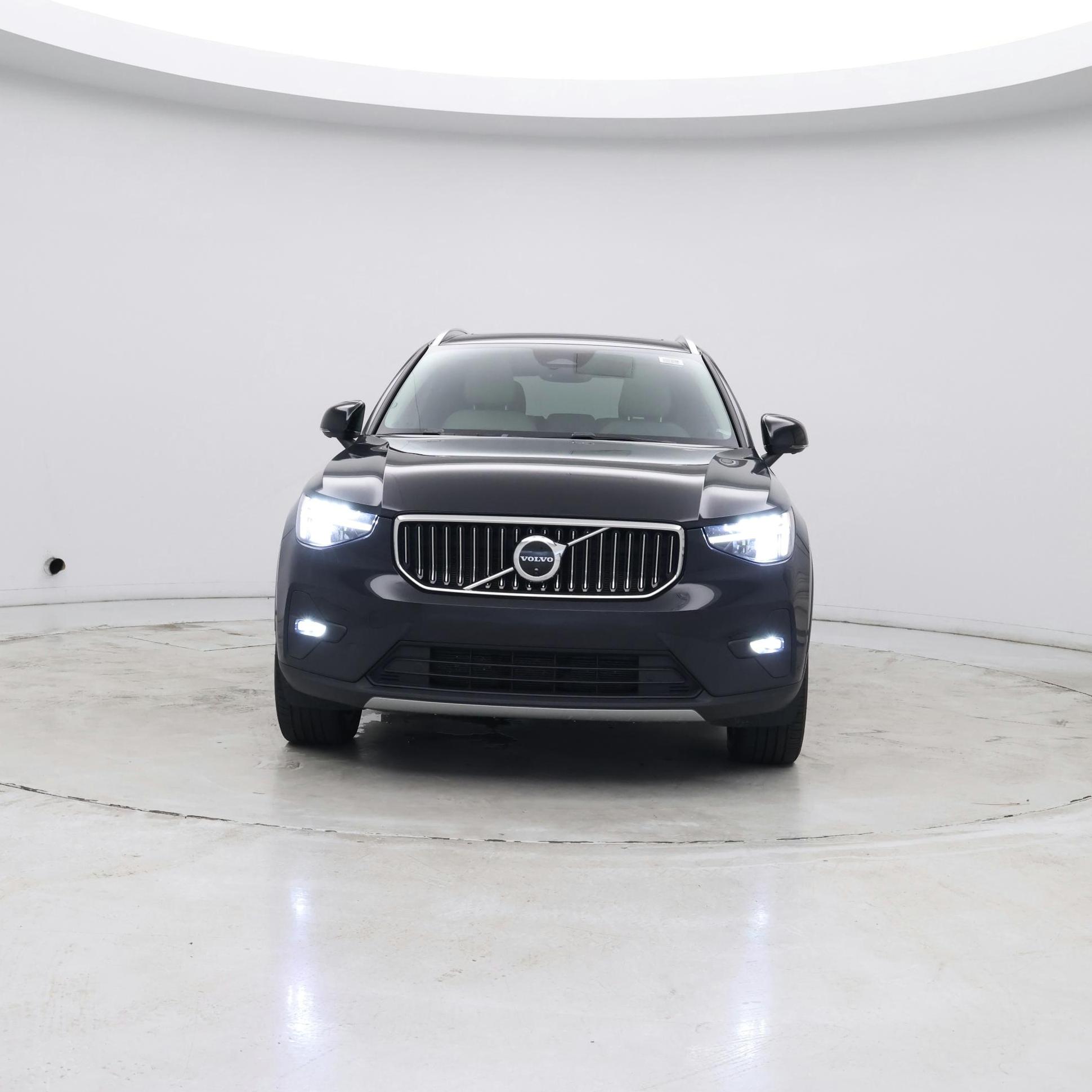 Thumbnail: 2023 Volvo XC40 - 4