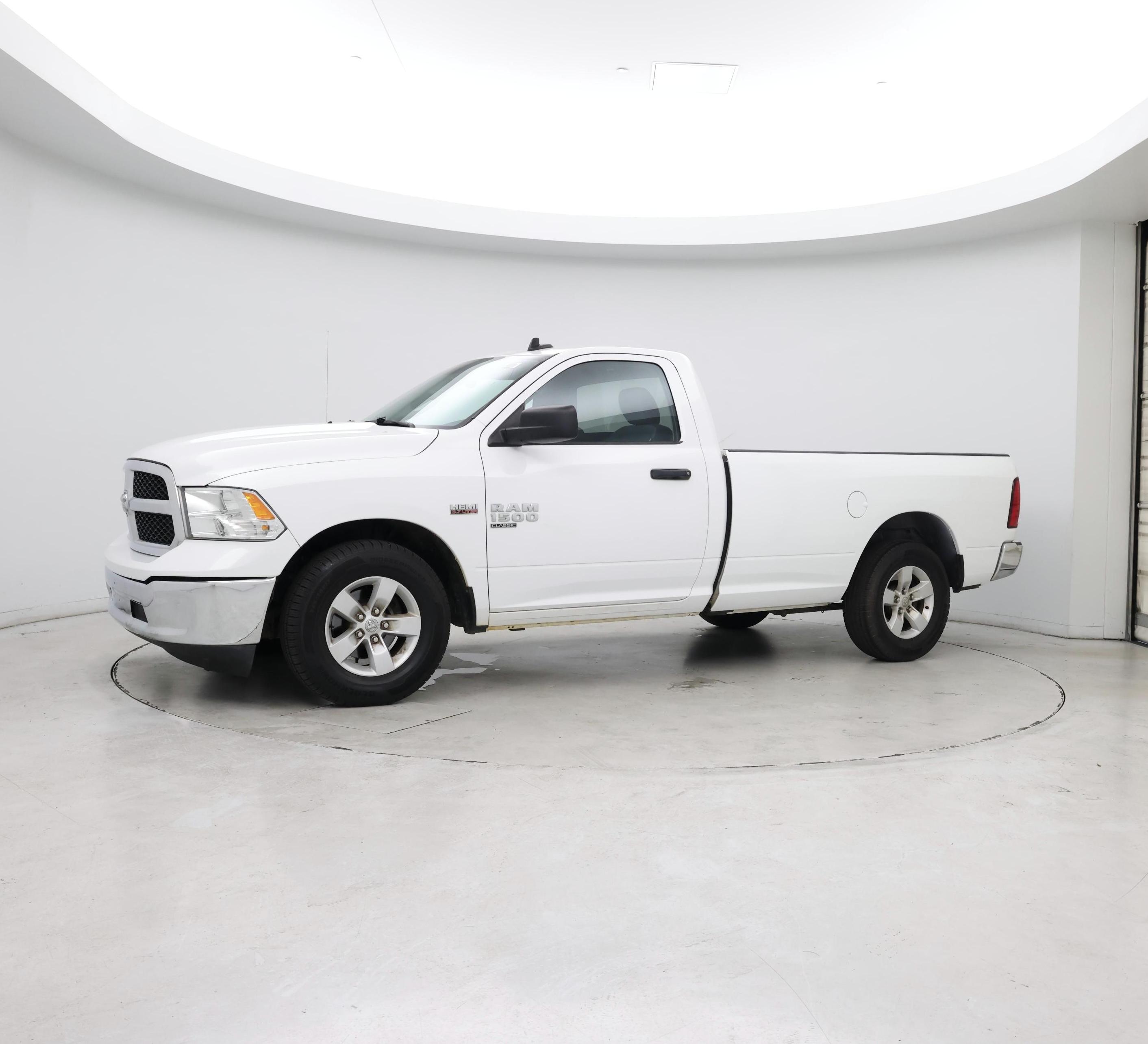 Thumbnail: 2021 RAM 1500 Classic - 3