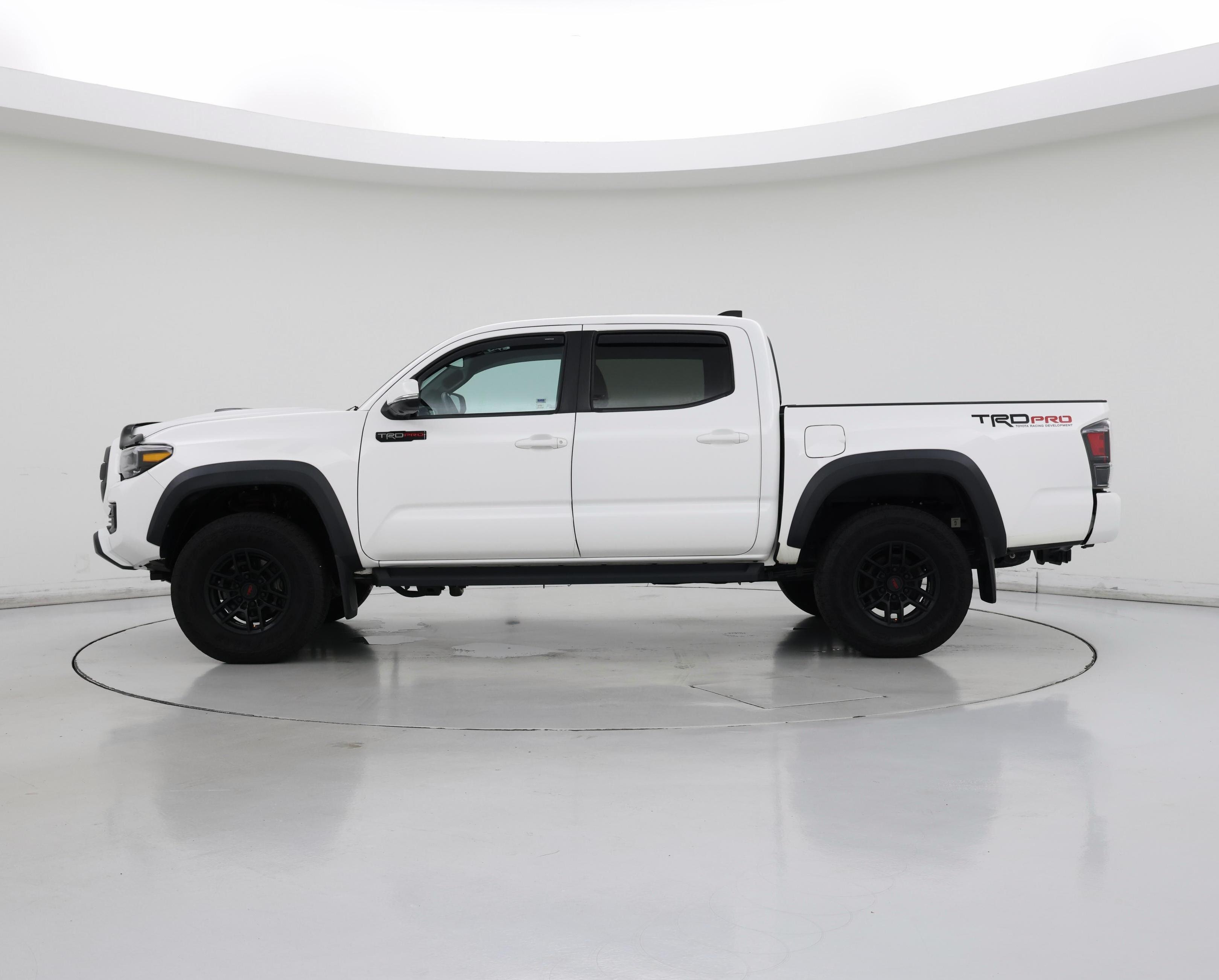 Thumbnail: 2020 Toyota Tacoma - 3