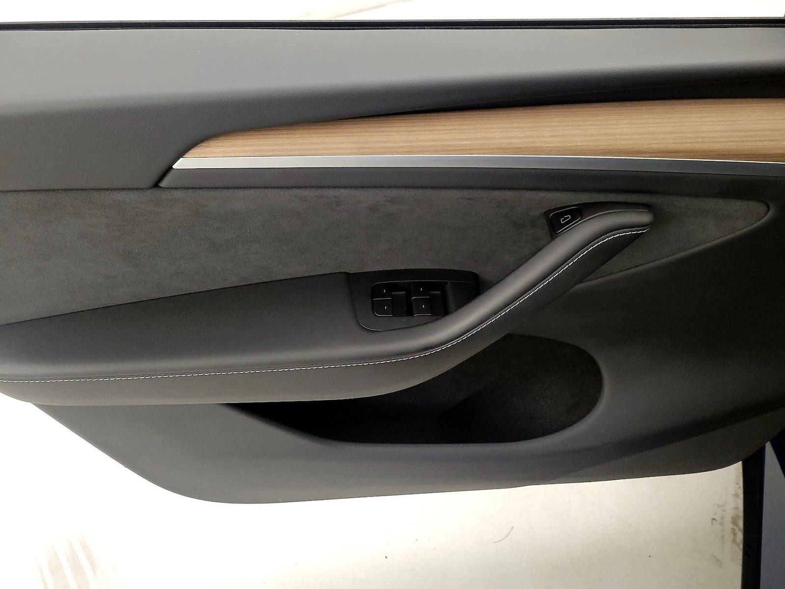 2025 Tesla Model Y Long Range - Photo 13