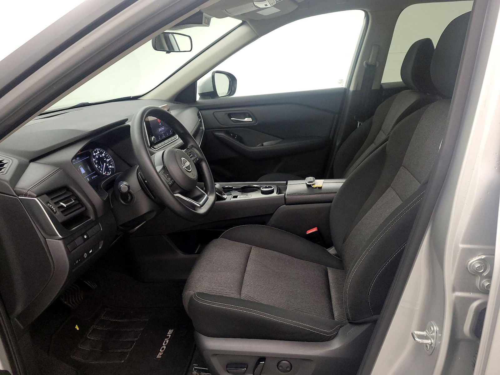 2024 Nissan Rogue SV - Photo 12