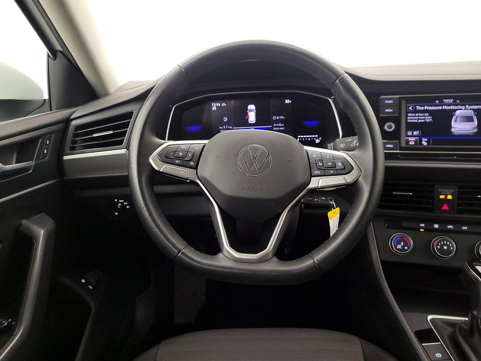 Thumbnail: 2024 Volkswagen Jetta - 10
