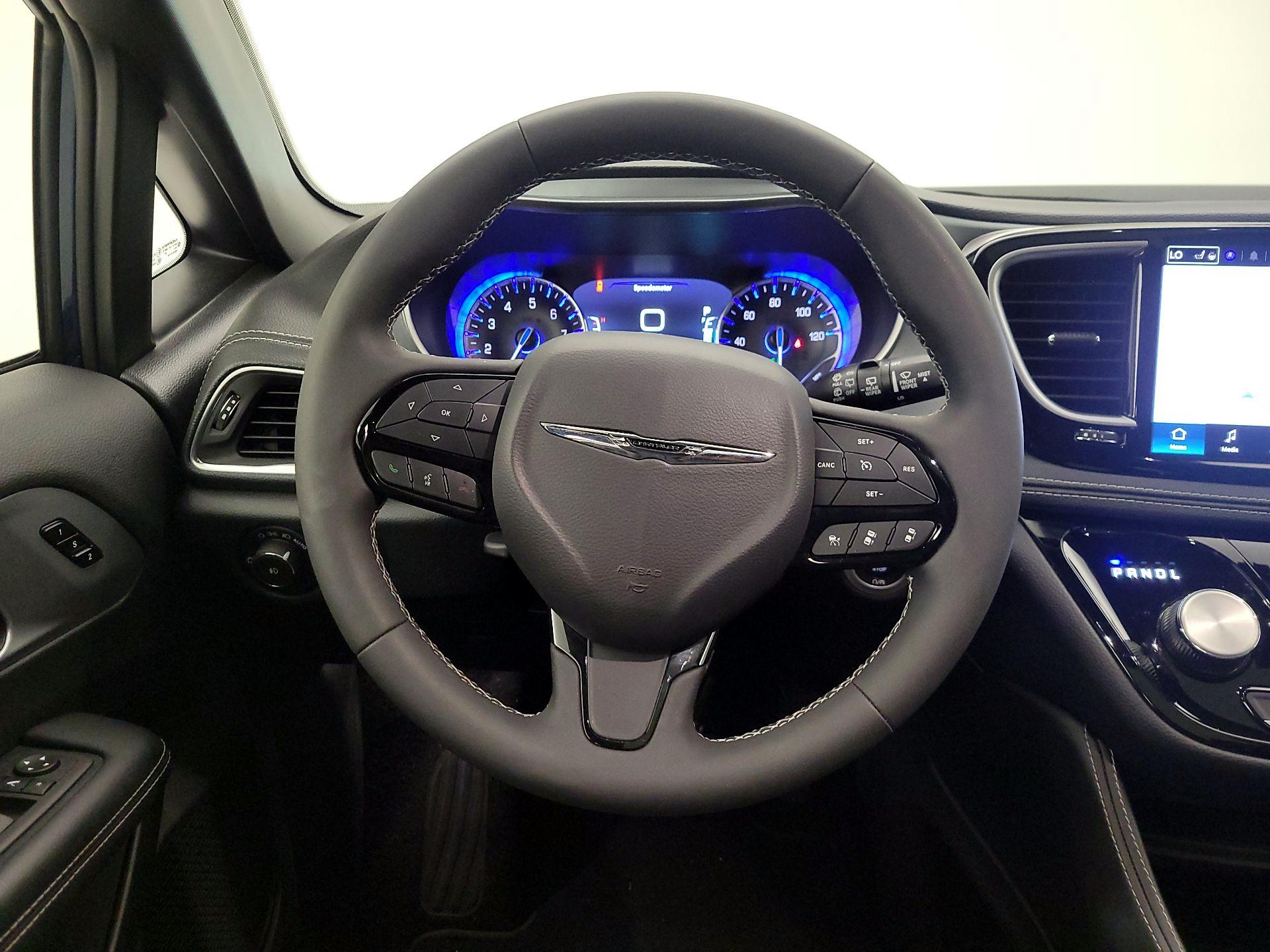 Thumbnail: 2025 Chrysler Pacifica - 10