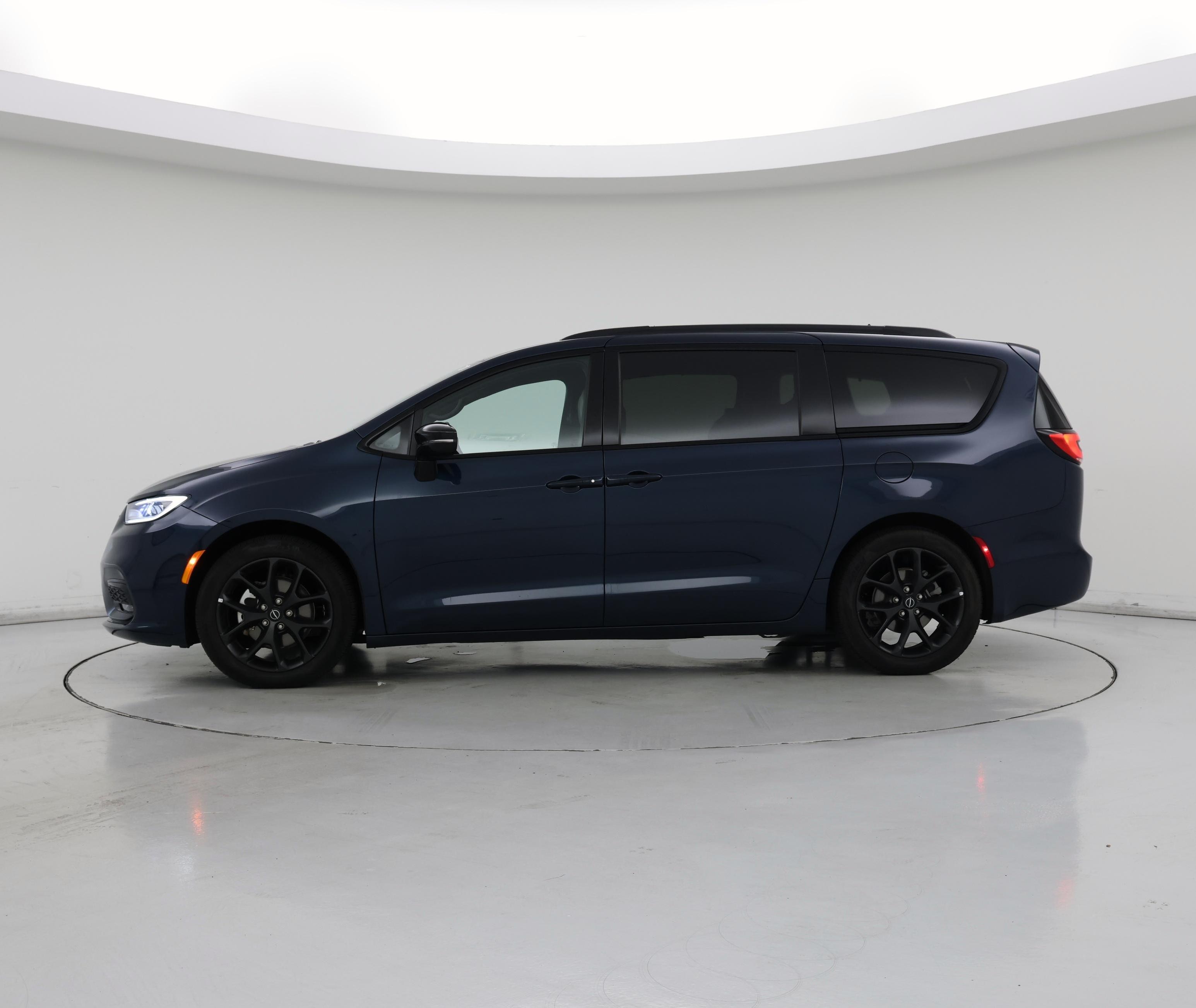 Thumbnail: 2025 Chrysler Pacifica - 3