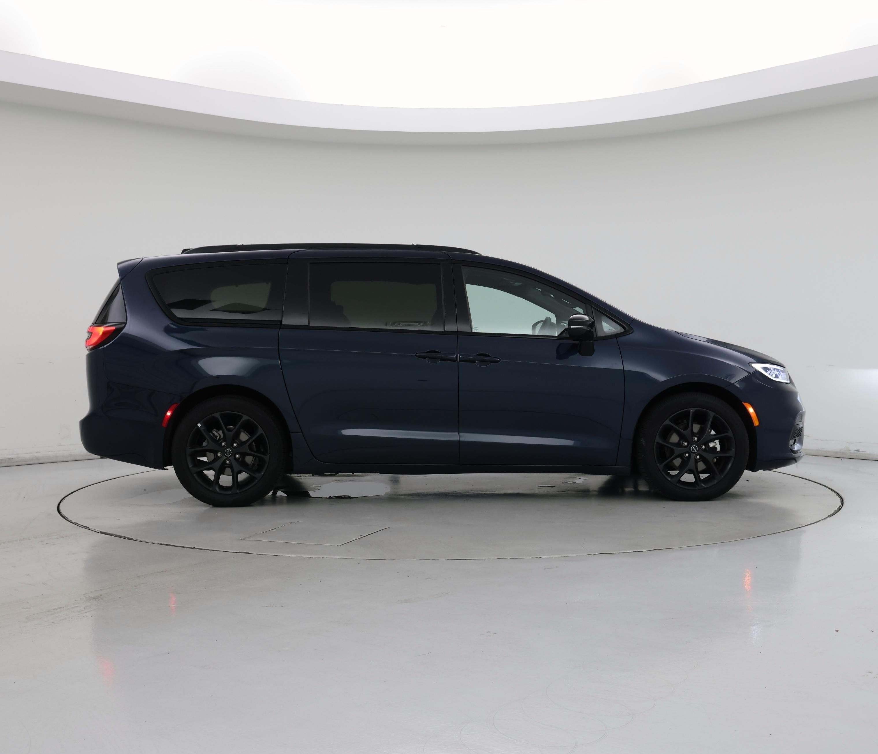 Thumbnail: 2025 Chrysler Pacifica - 7