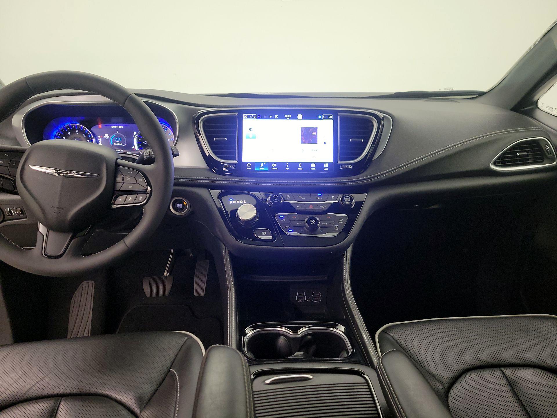Thumbnail: 2025 Chrysler Pacifica - 9