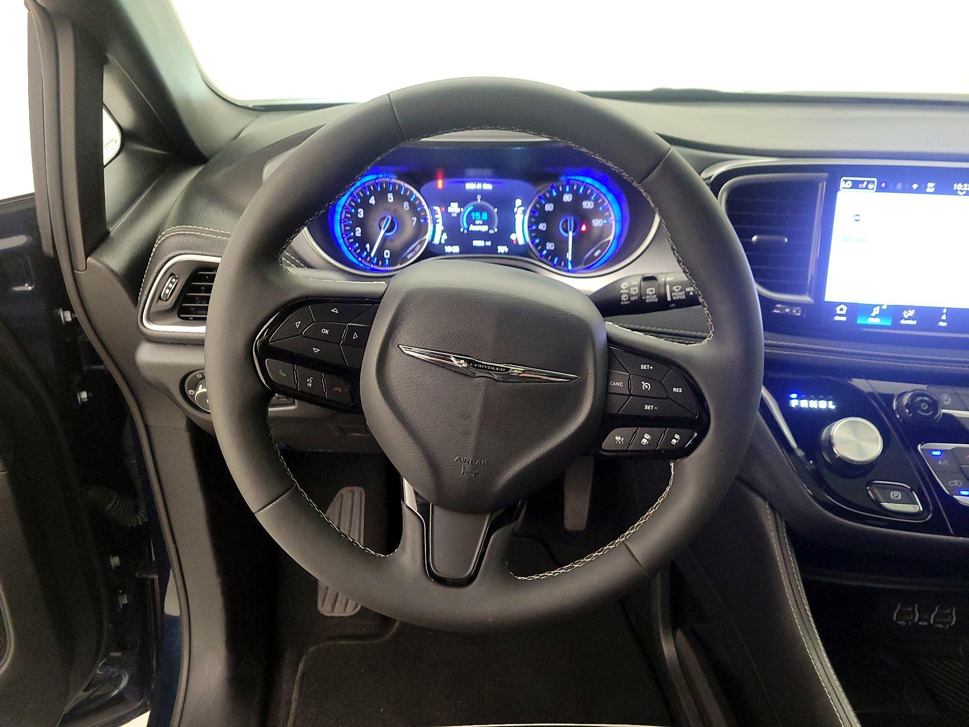Thumbnail: 2025 Chrysler Pacifica - 10