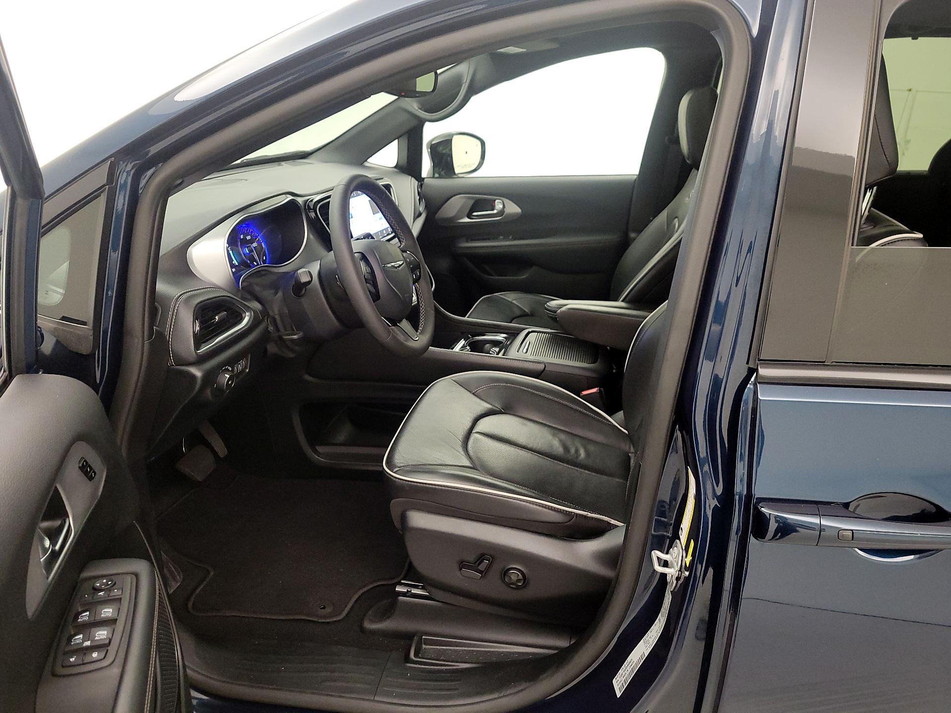 Thumbnail: 2025 Chrysler Pacifica - 11