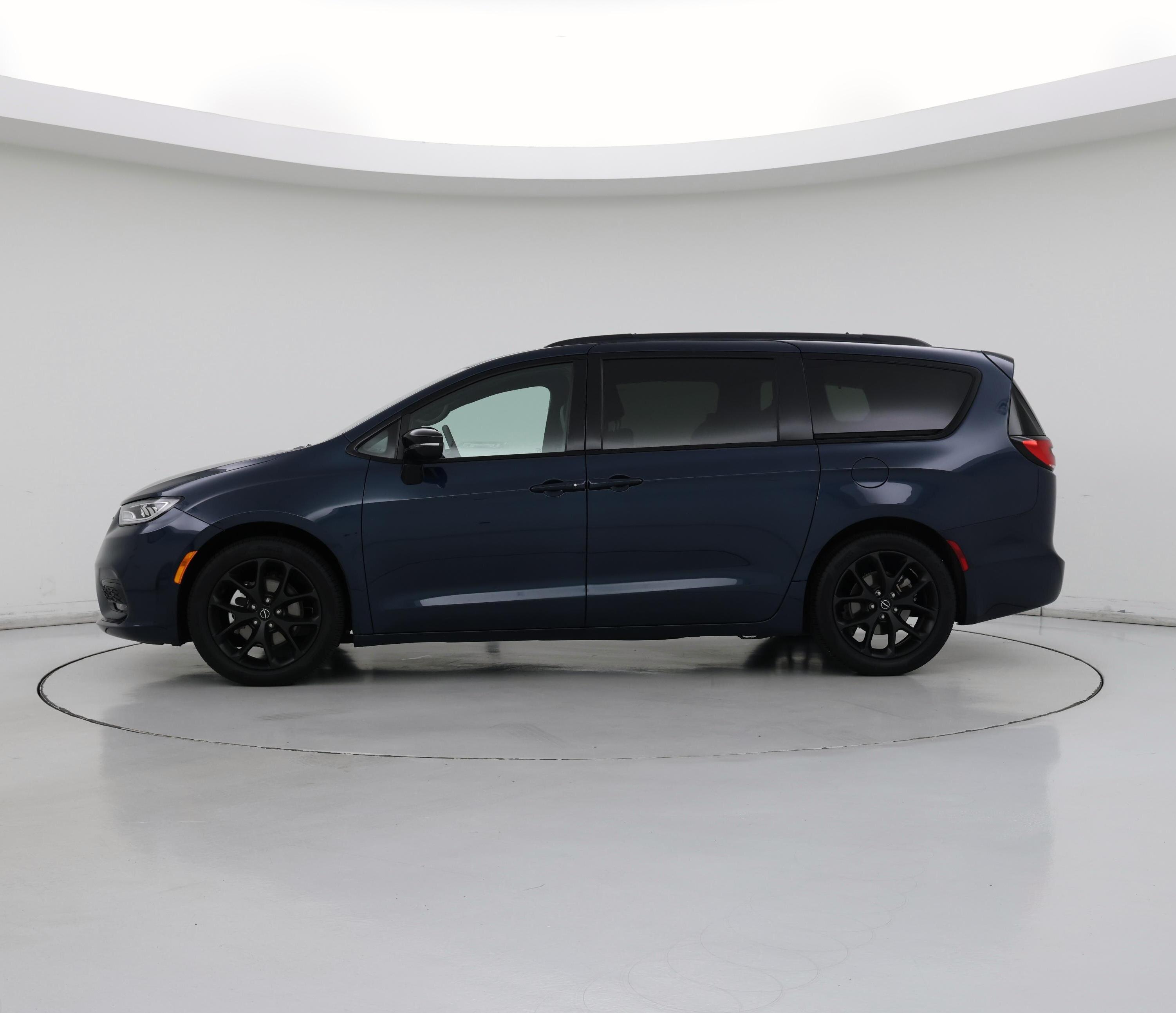 Thumbnail: 2025 Chrysler Pacifica - 3