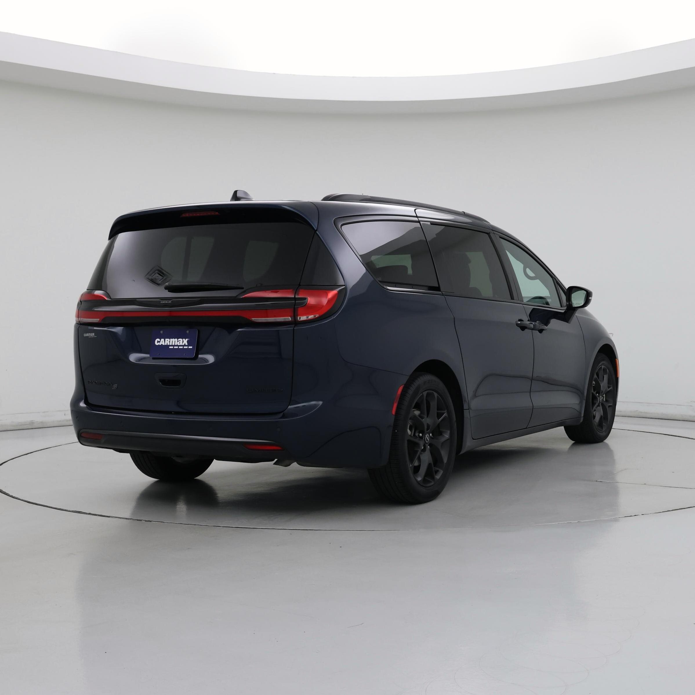 Thumbnail: 2025 Chrysler Pacifica - 8