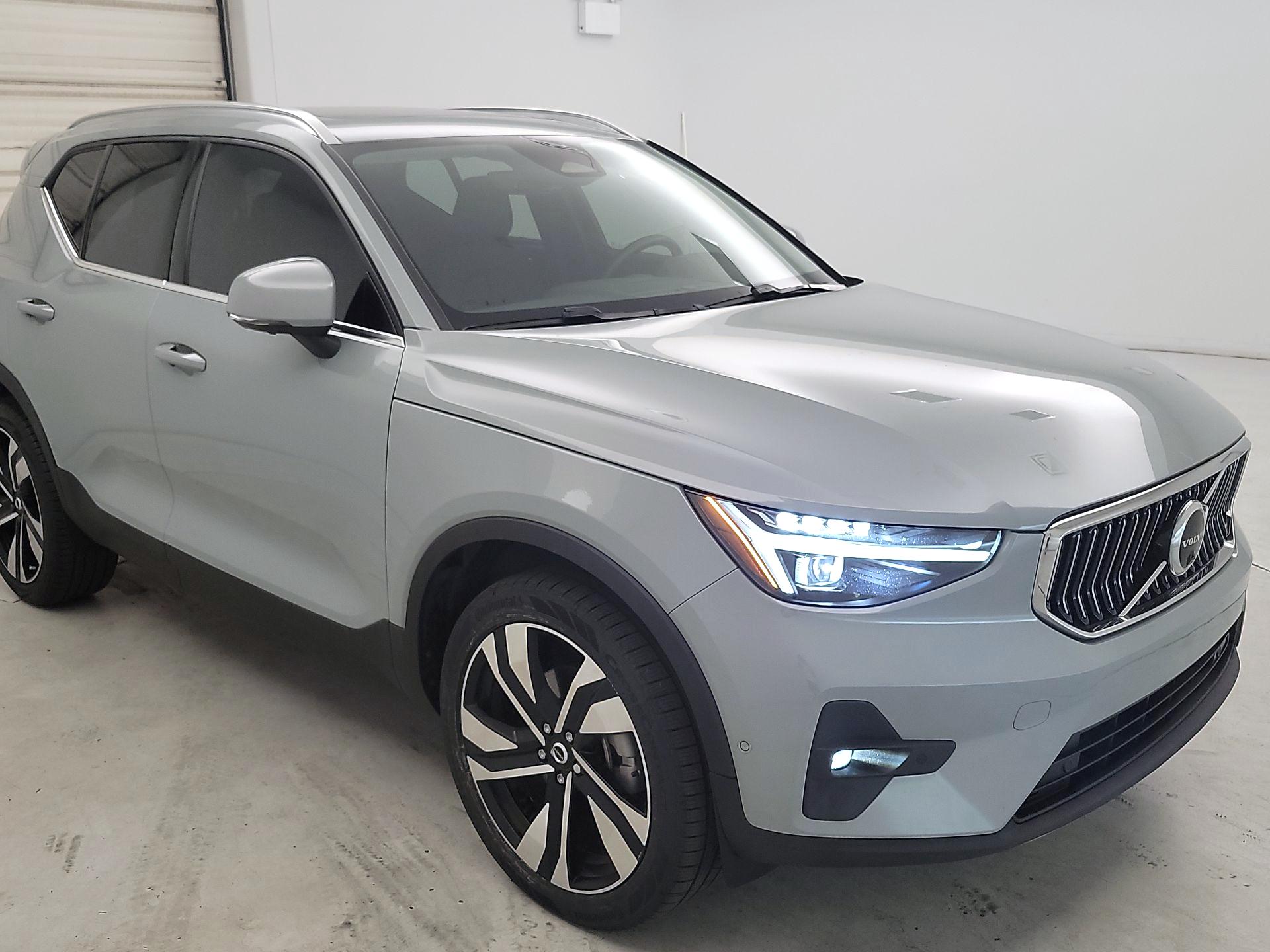 Thumbnail: 2024 Volvo XC40 - 1