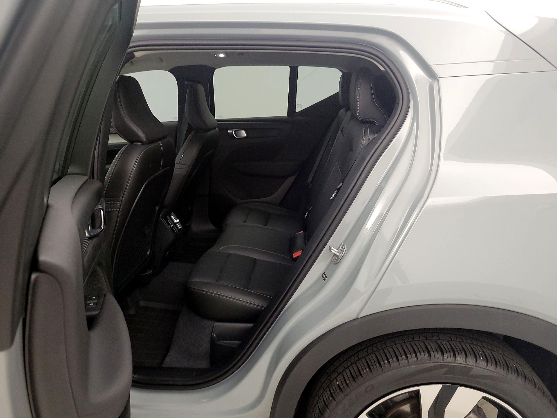 Thumbnail: 2024 Volvo XC40 - 16