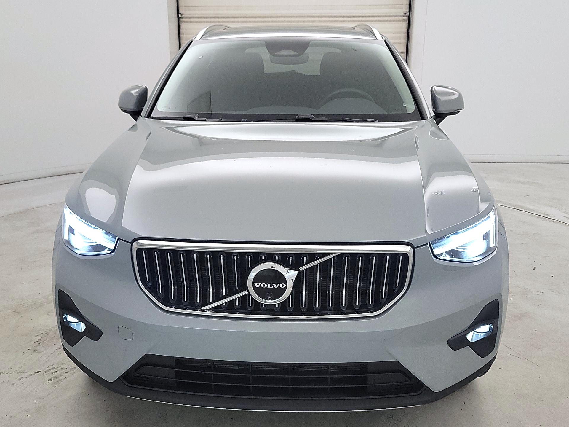 Thumbnail: 2024 Volvo XC40 - 2