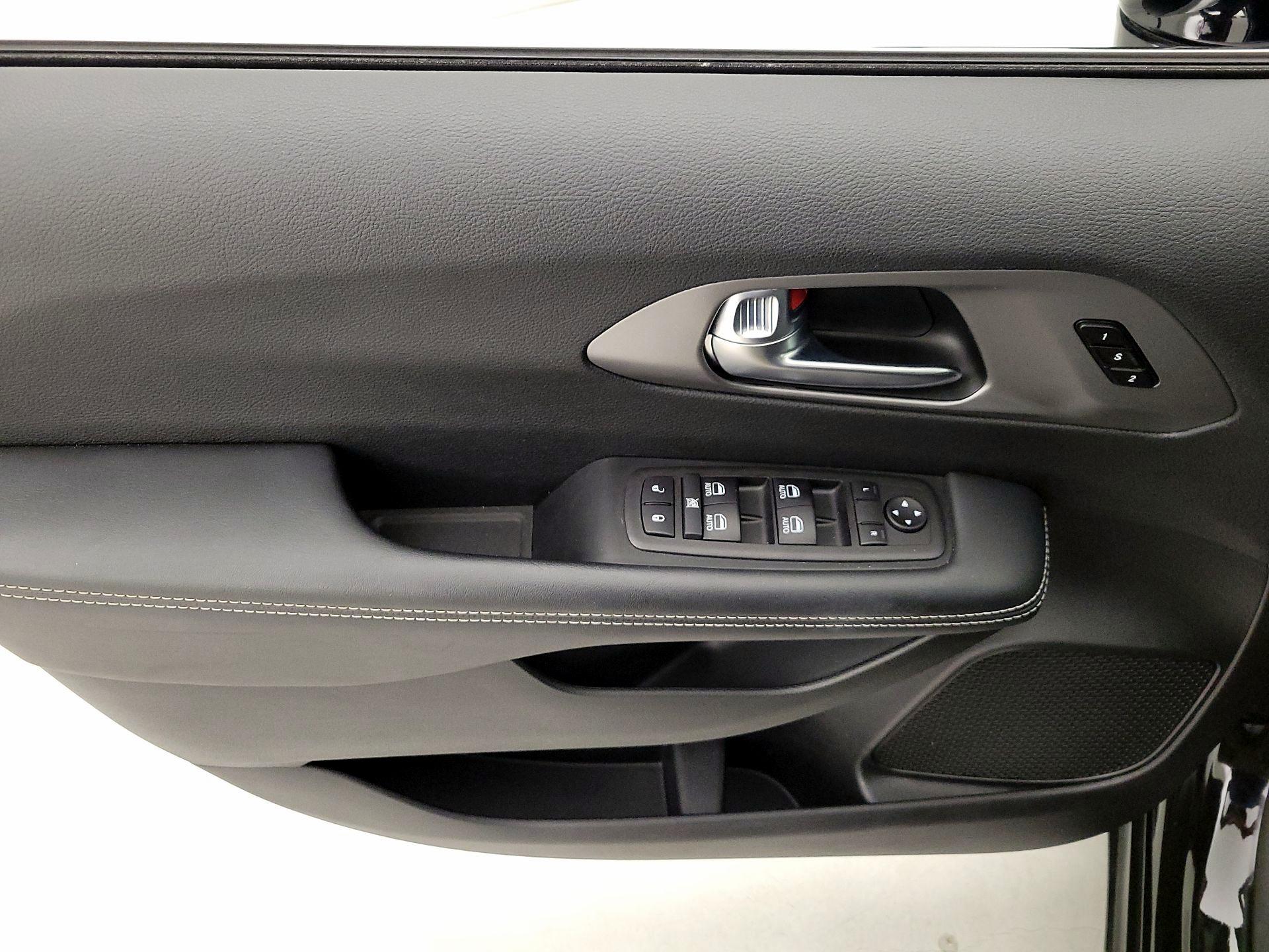 Thumbnail: 2025 Chrysler Pacifica - 12