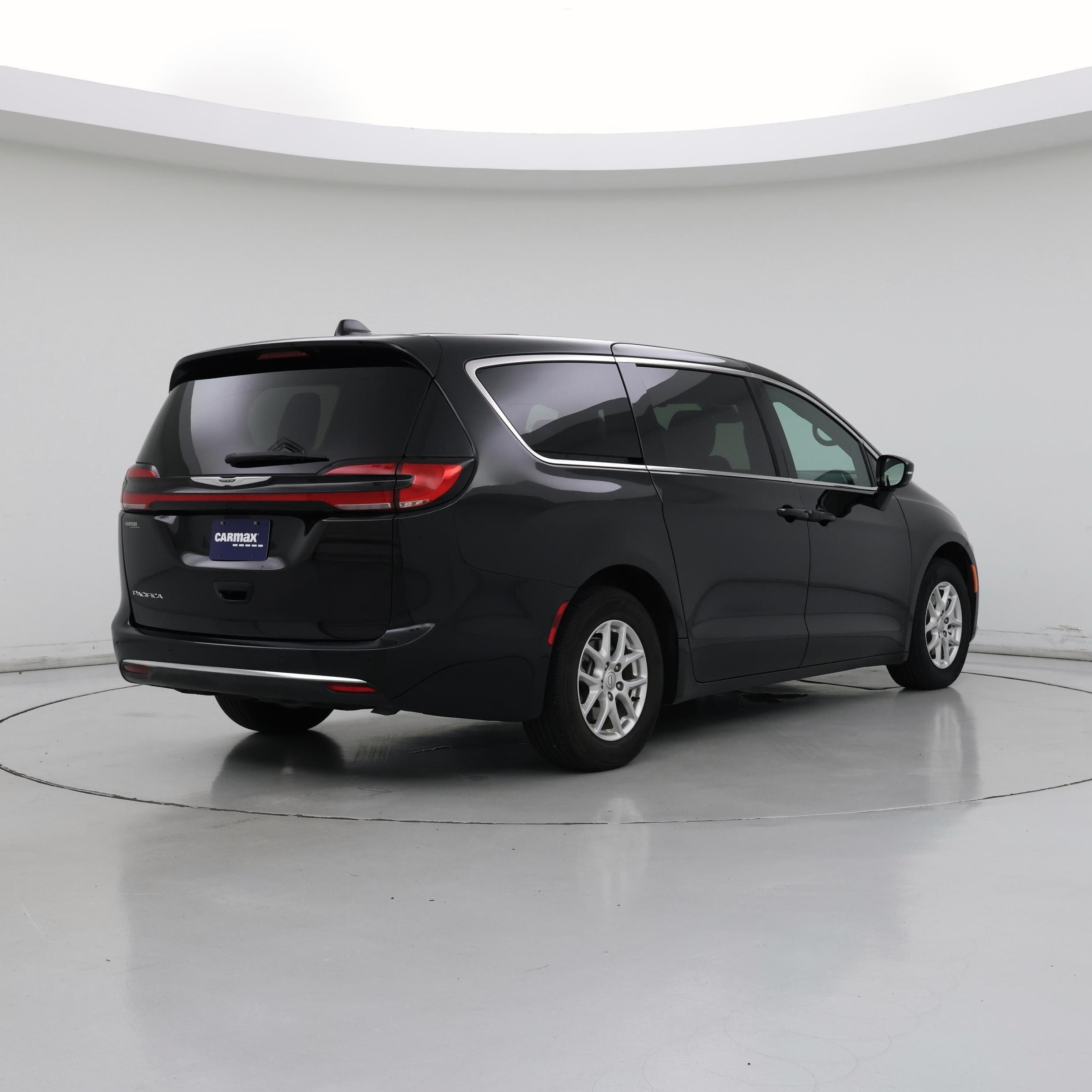 Thumbnail: 2025 Chrysler Pacifica - 8
