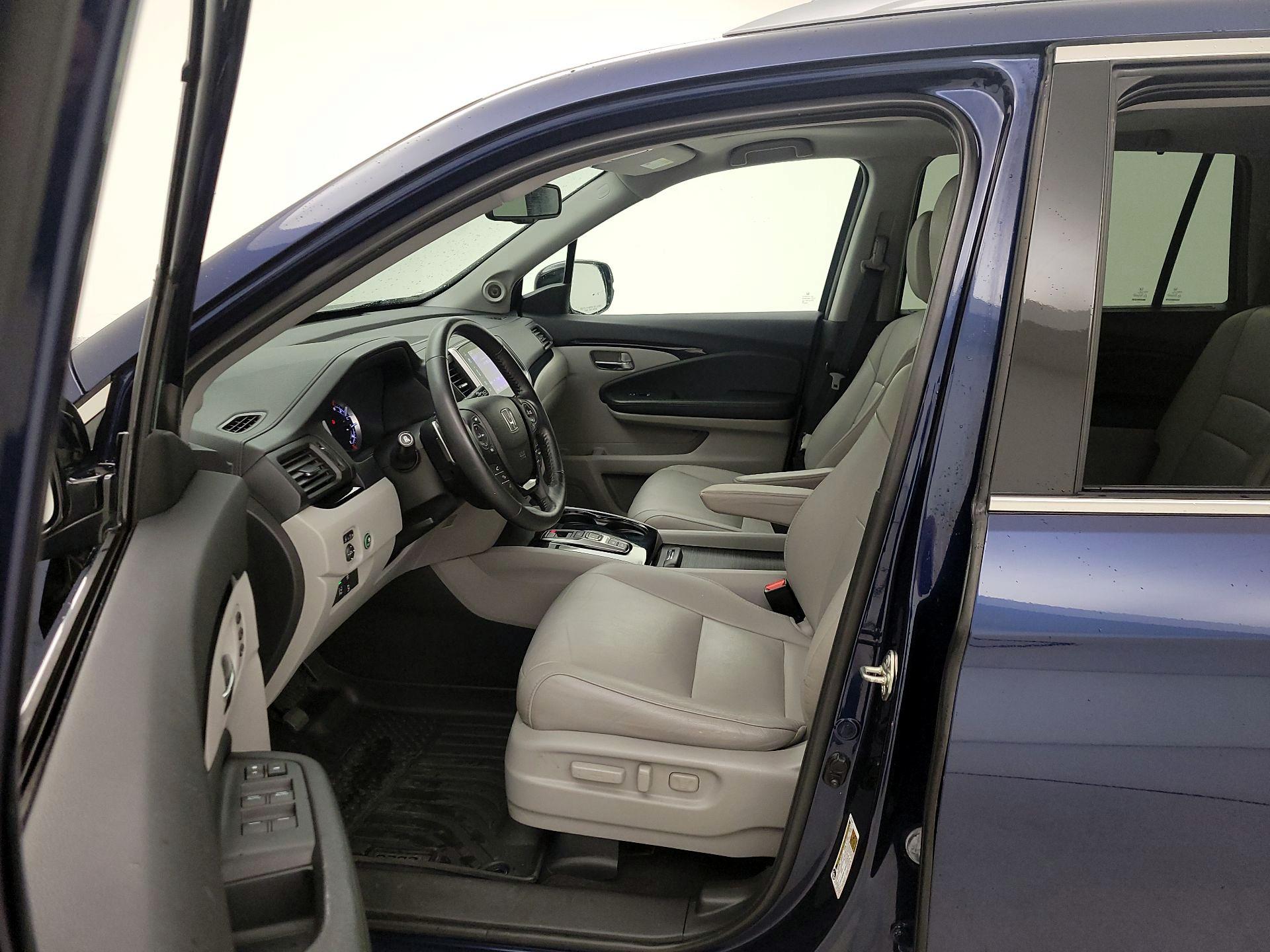 Thumbnail: 2017 Honda Pilot - 11