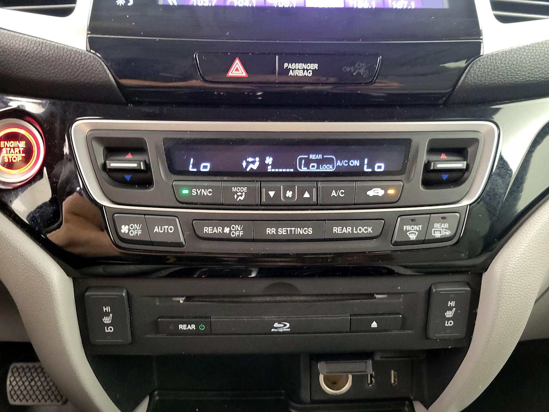 Thumbnail: 2017 Honda Pilot - 16