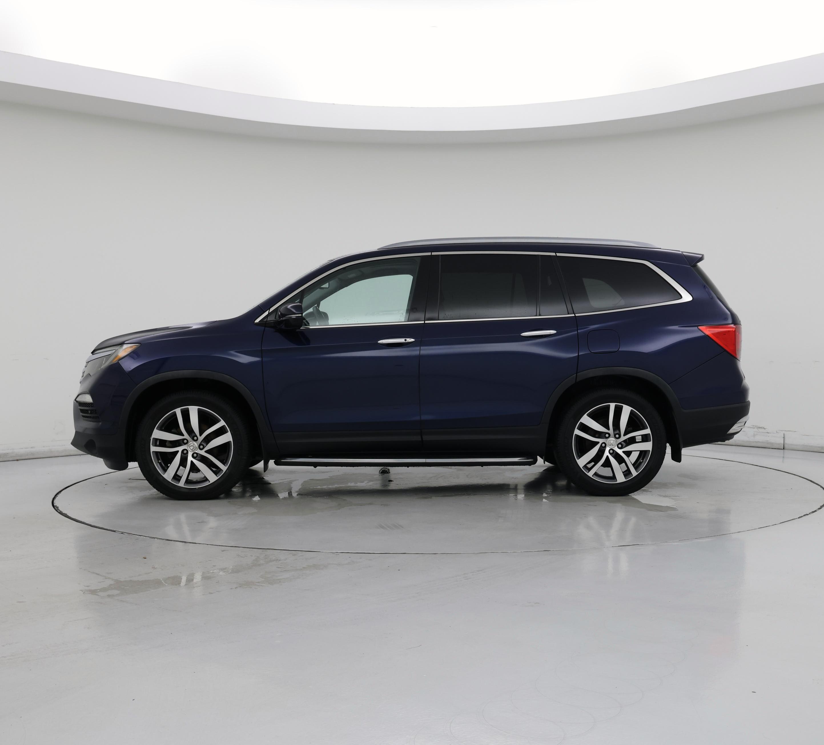 Thumbnail: 2017 Honda Pilot - 3