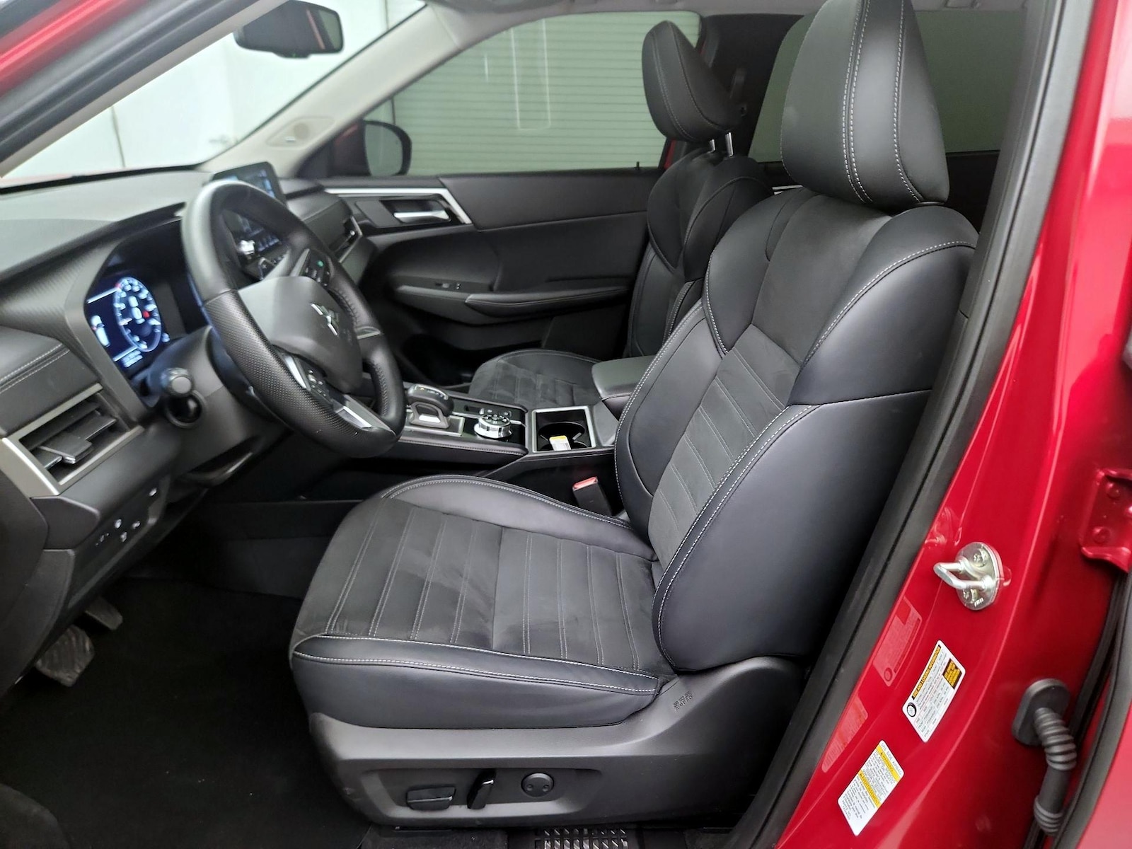 2024 Mitsubishi Outlander Plug-in Hybrid SE - Photo 12