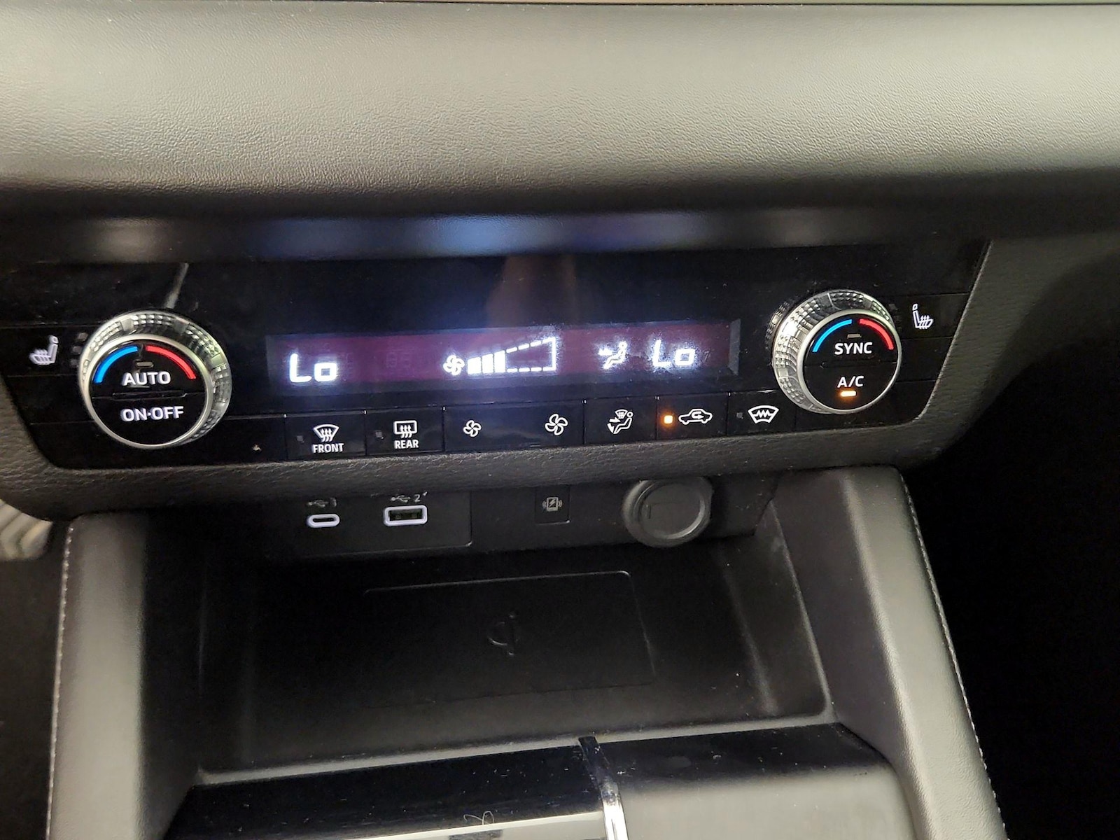 2024 Mitsubishi Outlander Plug-in Hybrid SE - Photo 18