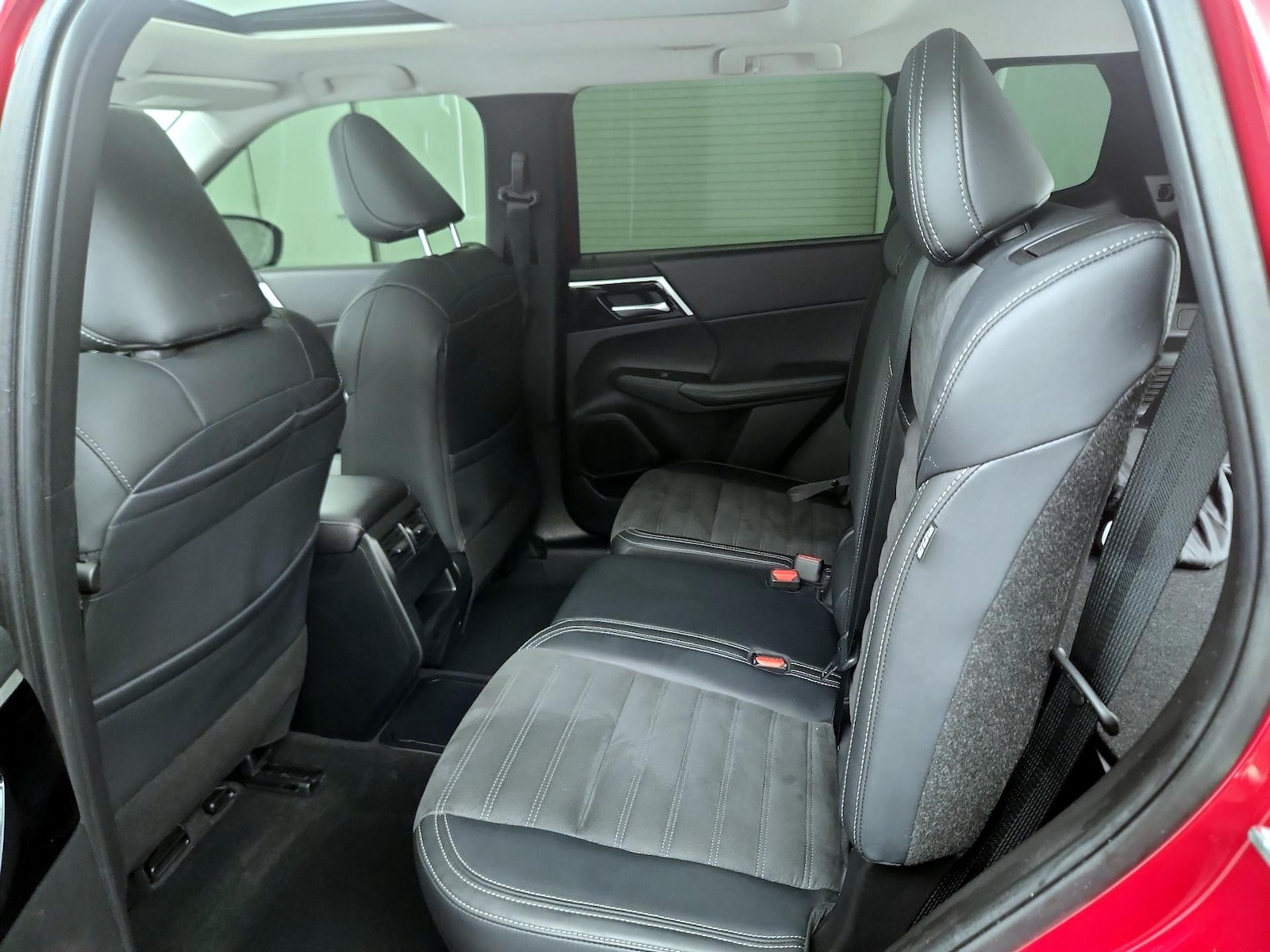2024 Mitsubishi Outlander Plug-in Hybrid SE - Photo 22