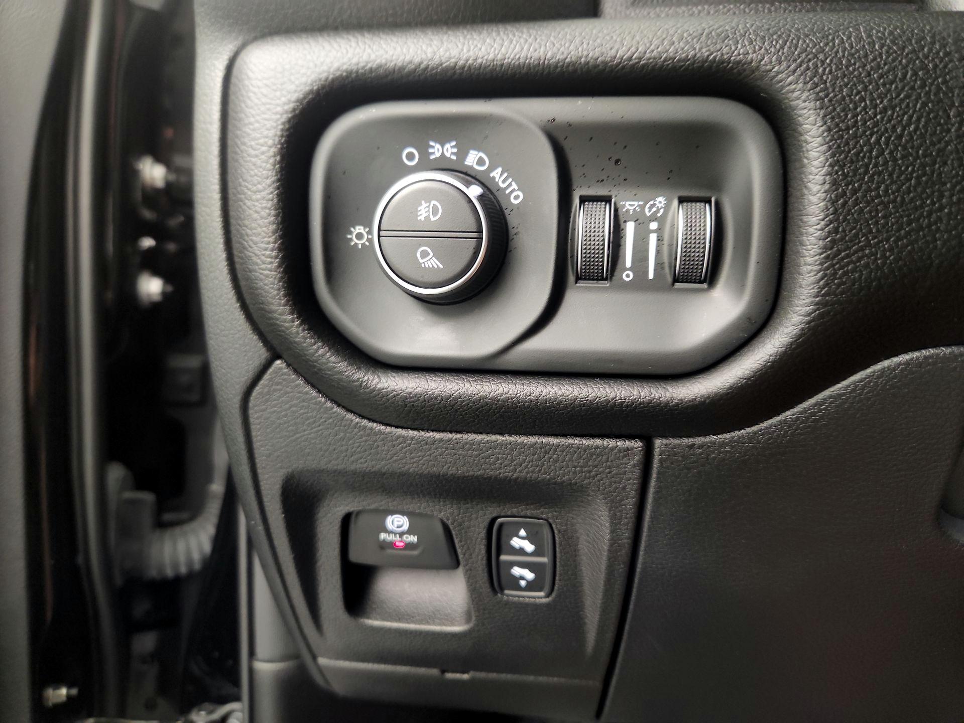 Thumbnail: 2025 RAM 1500 - 13