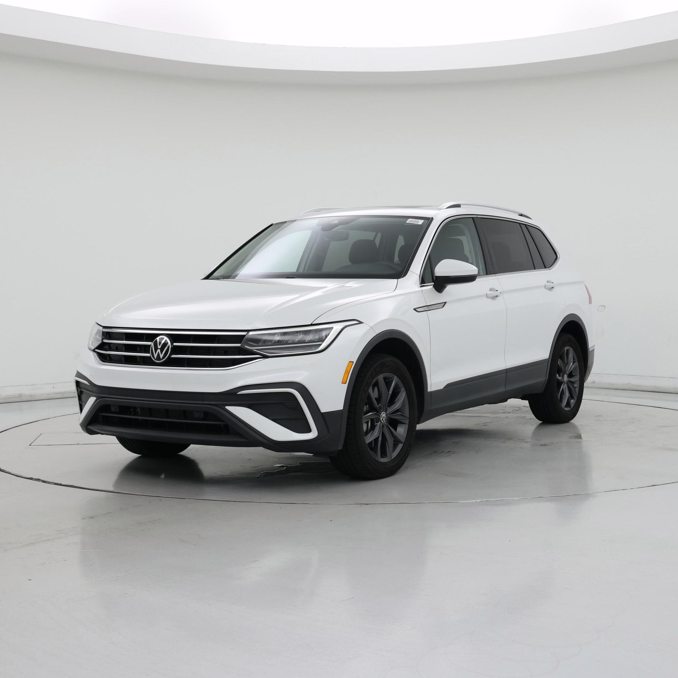 Thumbnail: 2023 Volkswagen Tiguan - 4
