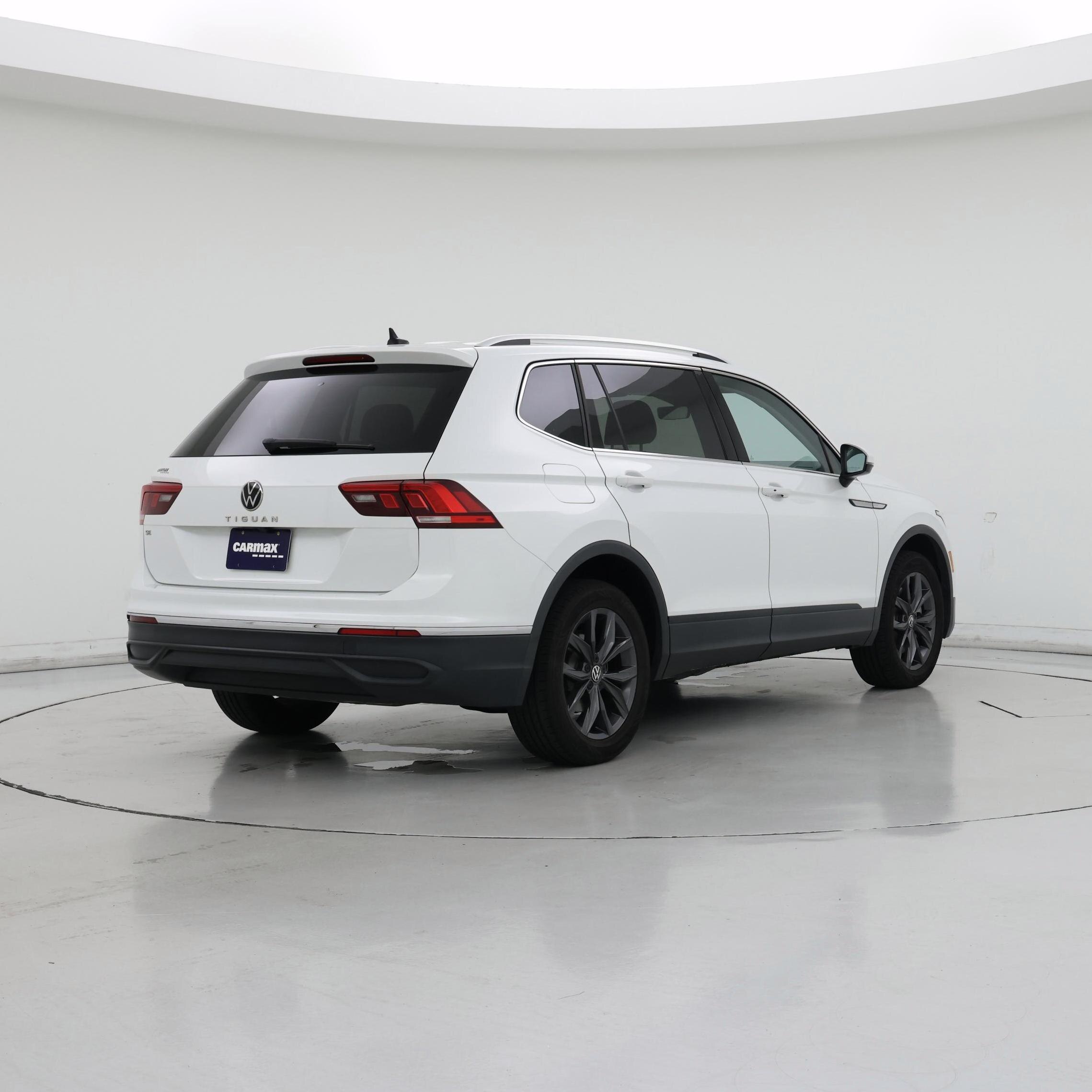 Thumbnail: 2023 Volkswagen Tiguan - 8