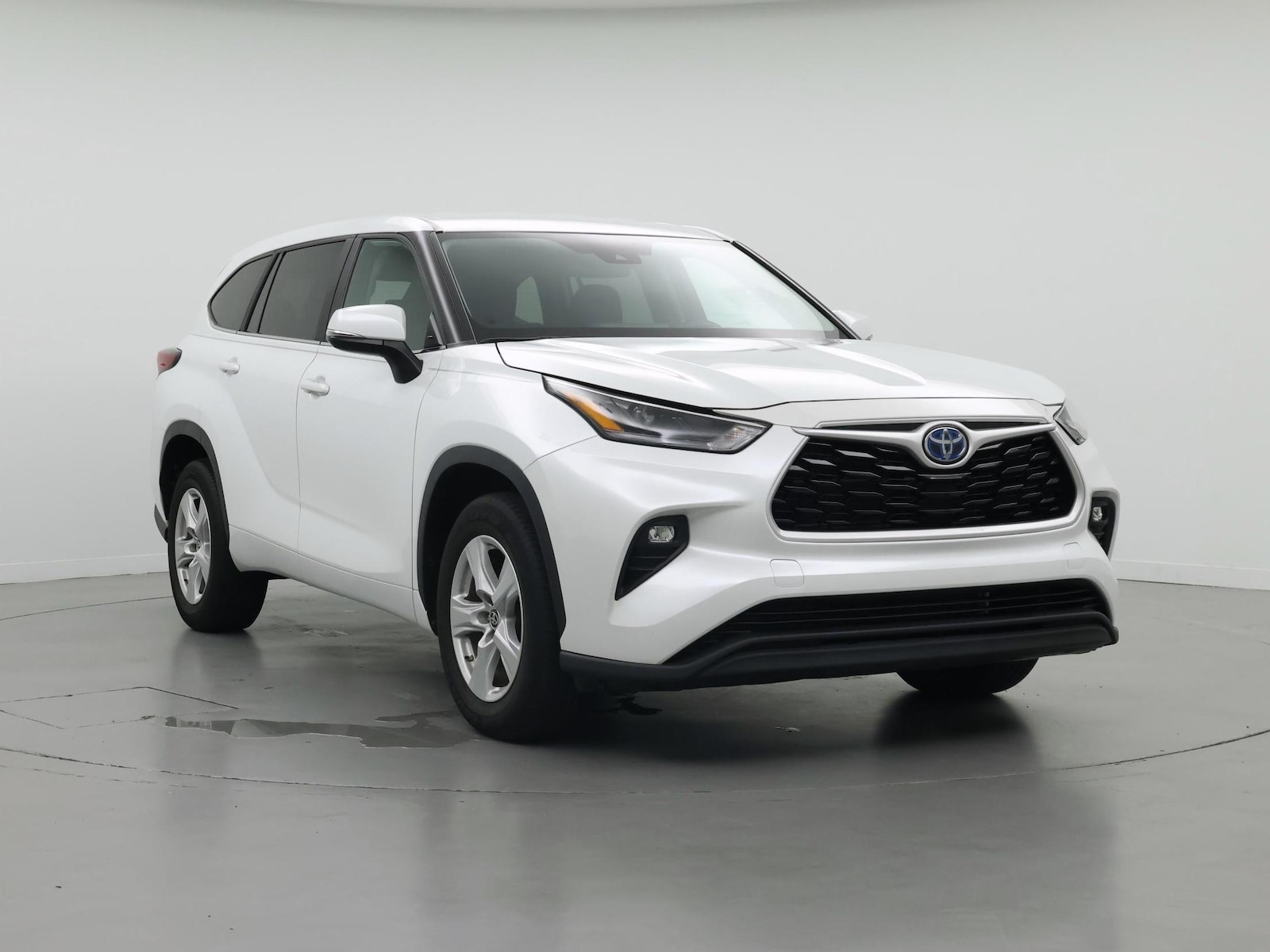 2023 Toyota Highlander LE - Photo 2
