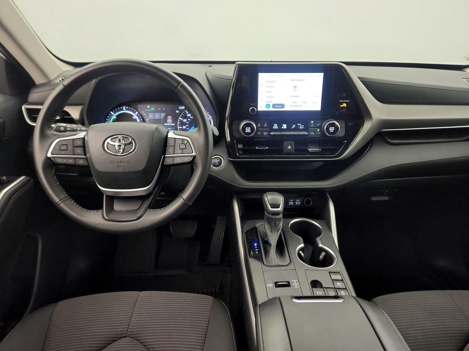 2023 Toyota Highlander LE - Photo 10