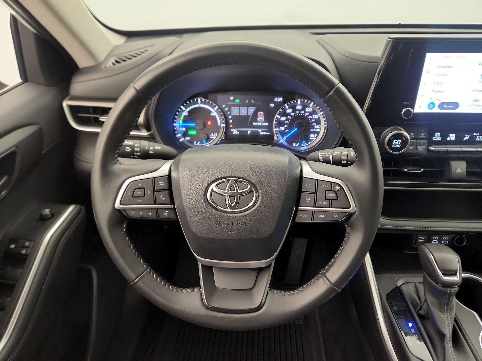 2023 Toyota Highlander LE - Photo 11