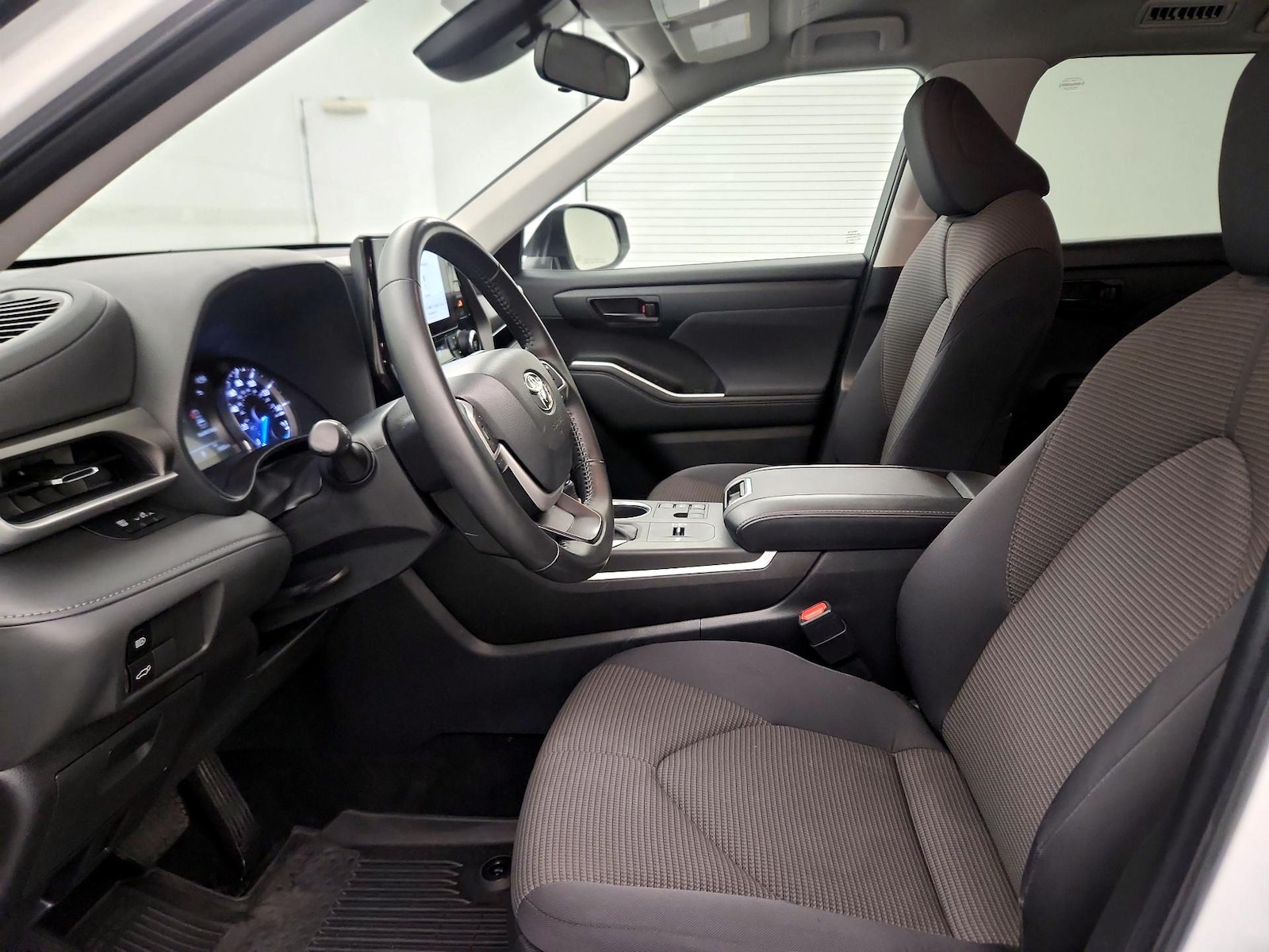 2023 Toyota Highlander LE - Photo 12