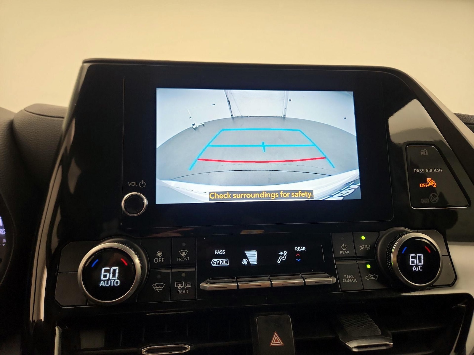 2023 Toyota Highlander LE - Photo 15