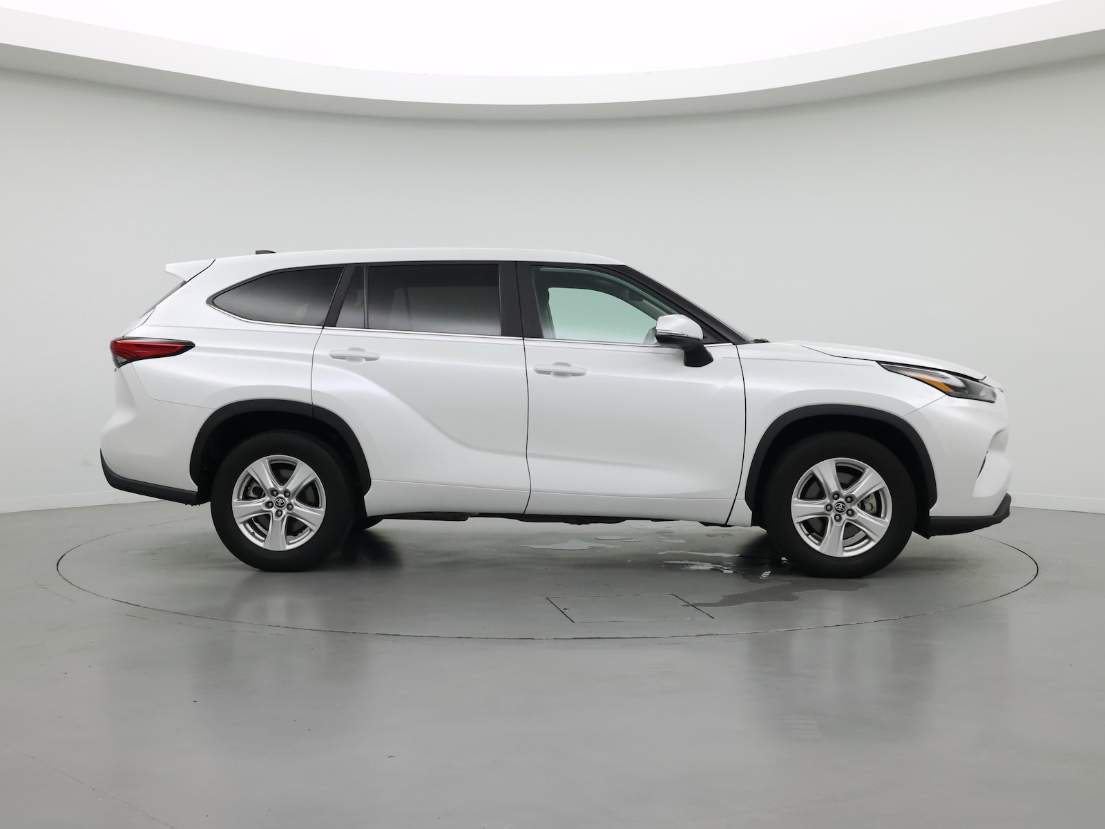 2023 Toyota Highlander LE - Photo 8