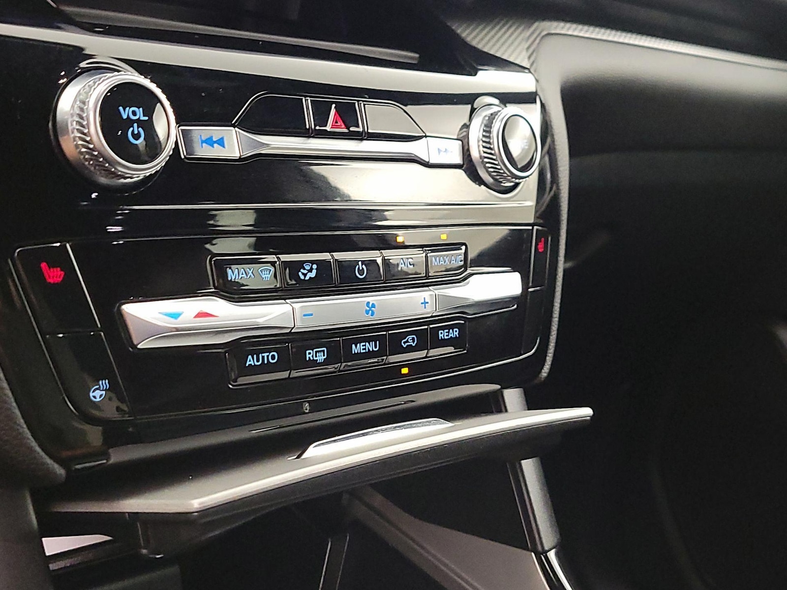 2023 Ford Explorer ST - Photo 17