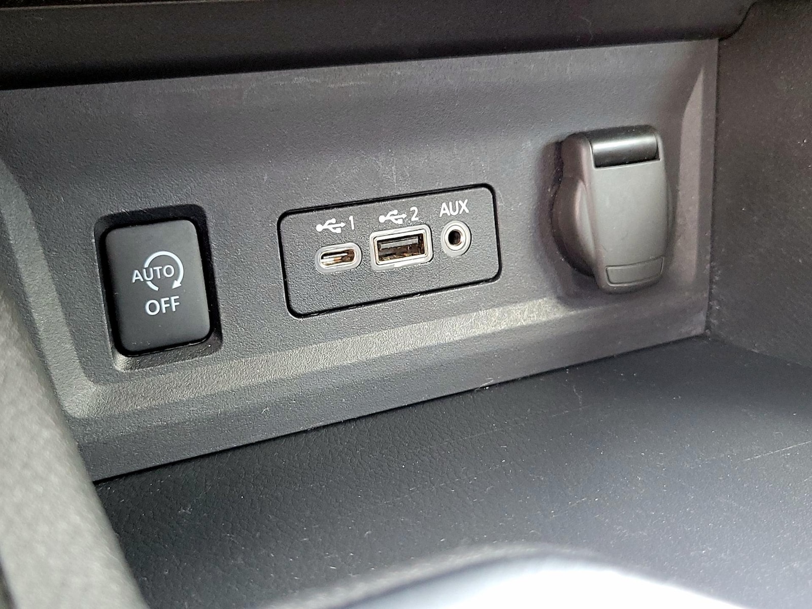 2024 Nissan Sentra SV - Photo 17