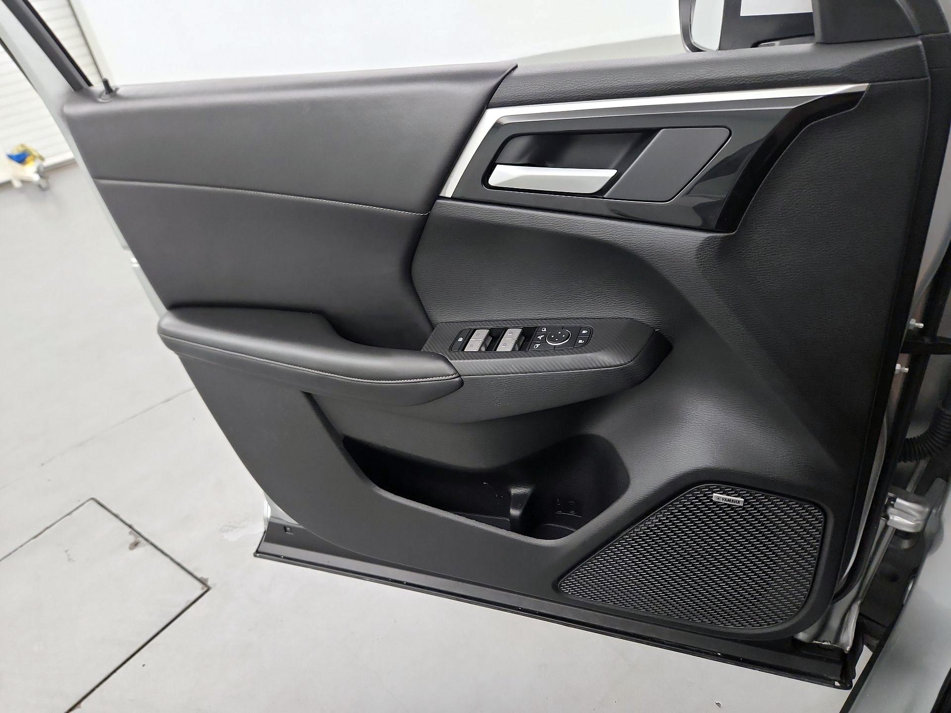 Thumbnail: 2025 Mitsubishi Outlander - 12