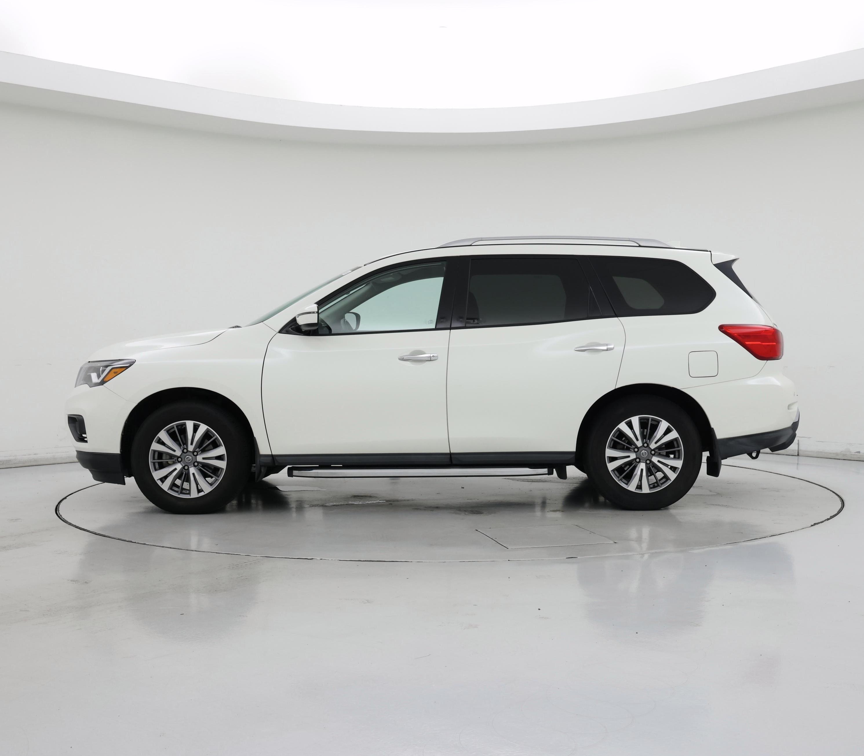 Thumbnail: 2020 Nissan Pathfinder - 3