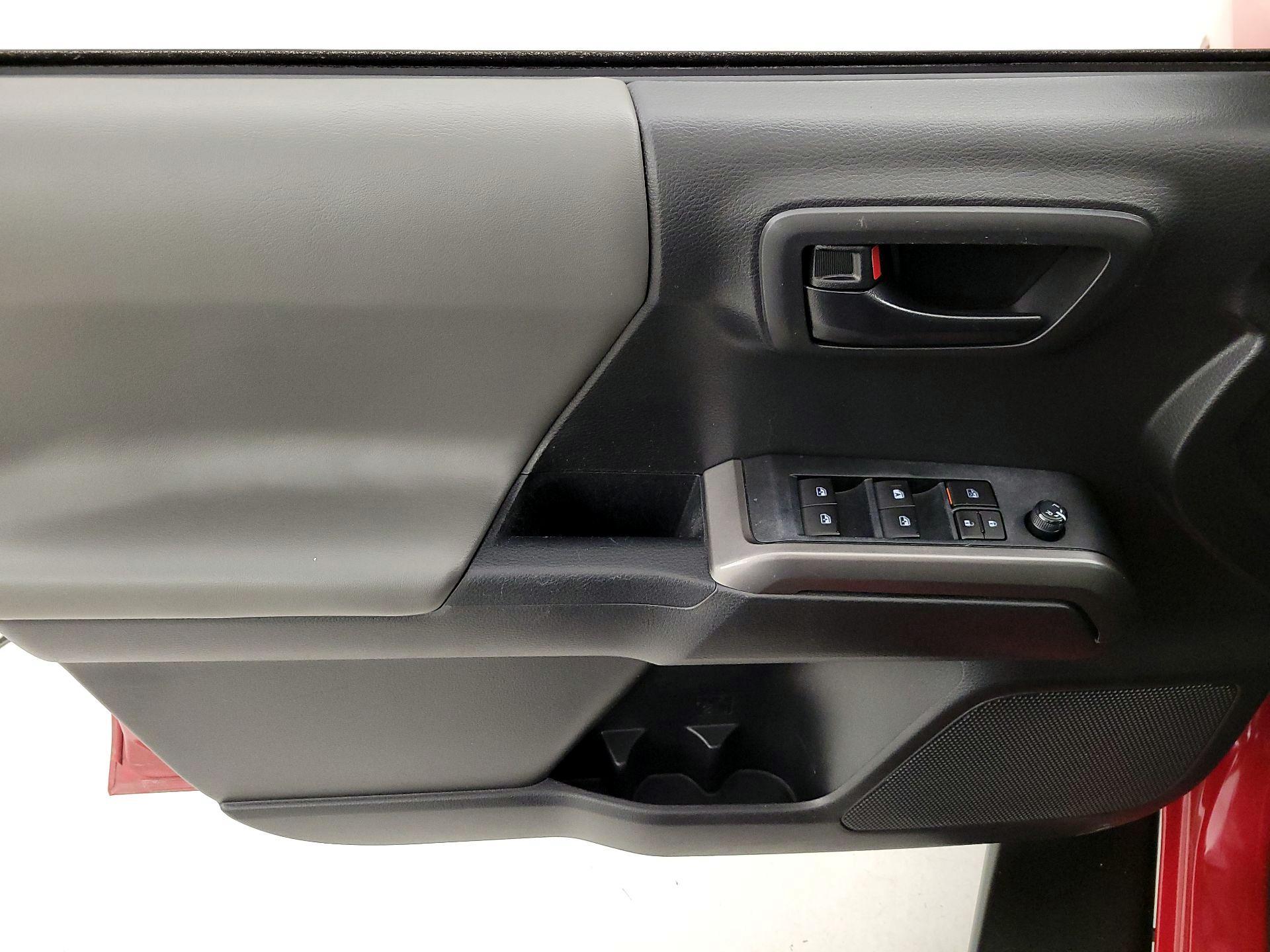 Thumbnail: 2022 Toyota Tacoma - 12