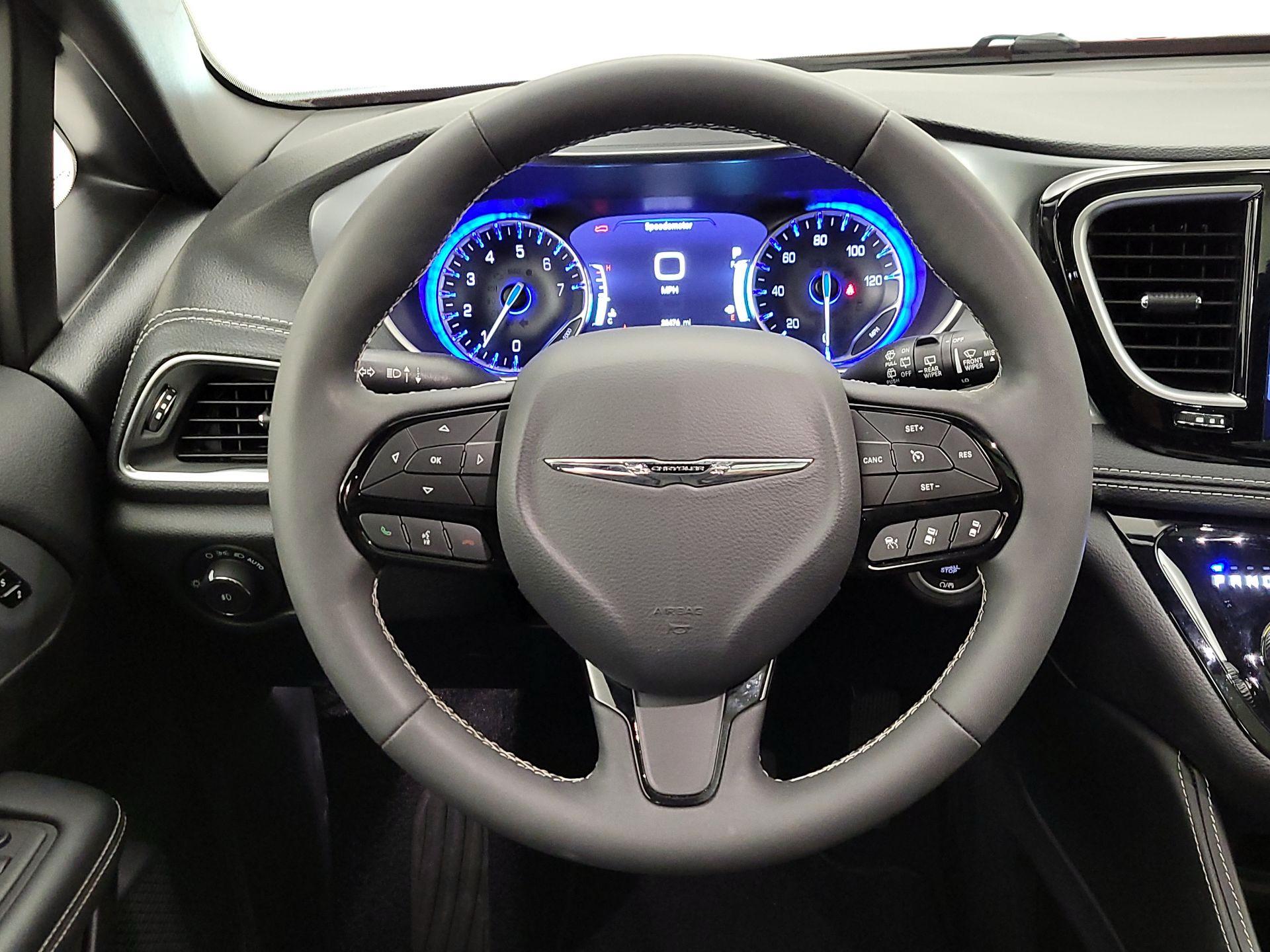 Thumbnail: 2025 Chrysler Pacifica - 10