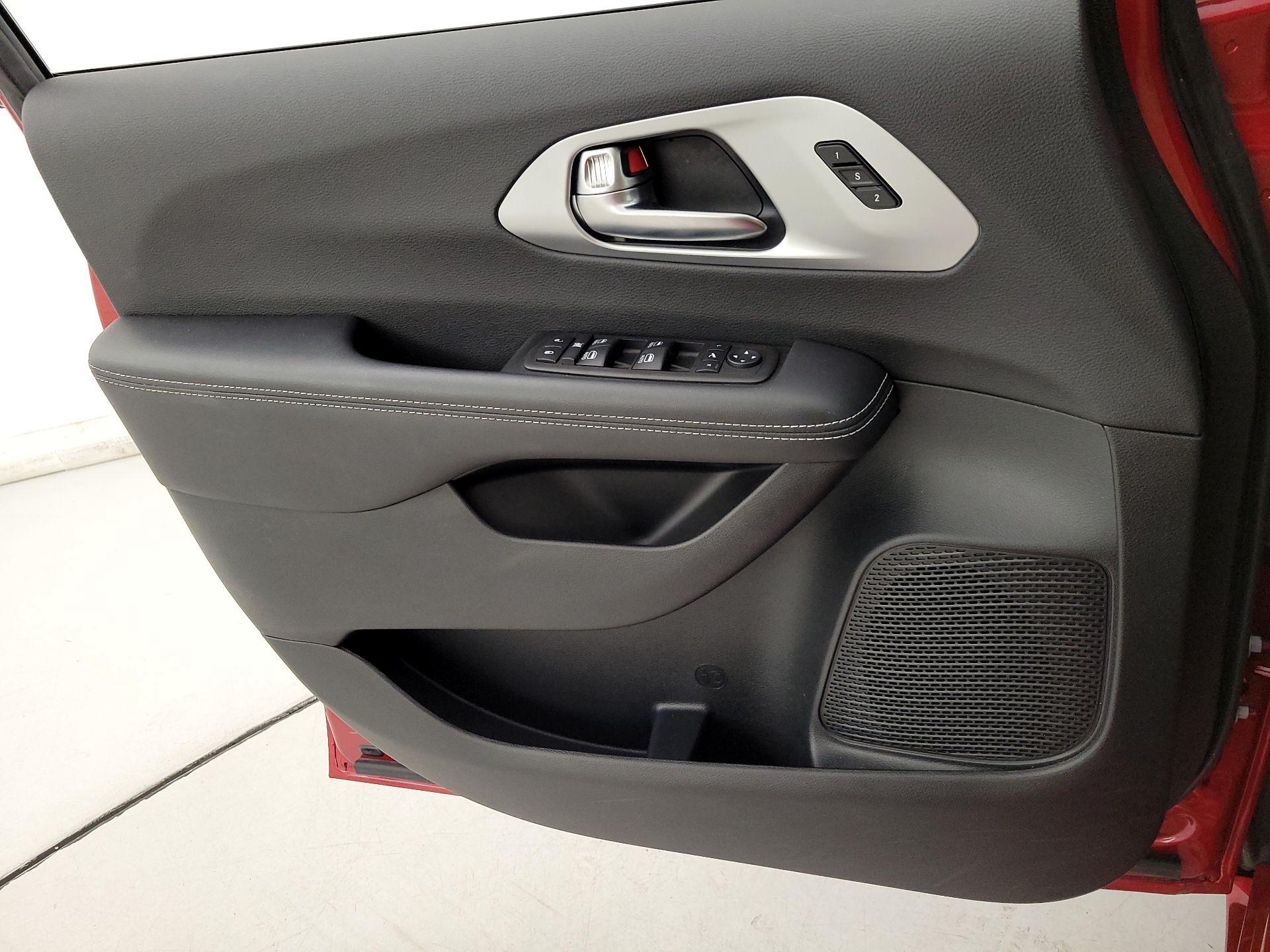 Thumbnail: 2025 Chrysler Pacifica - 12