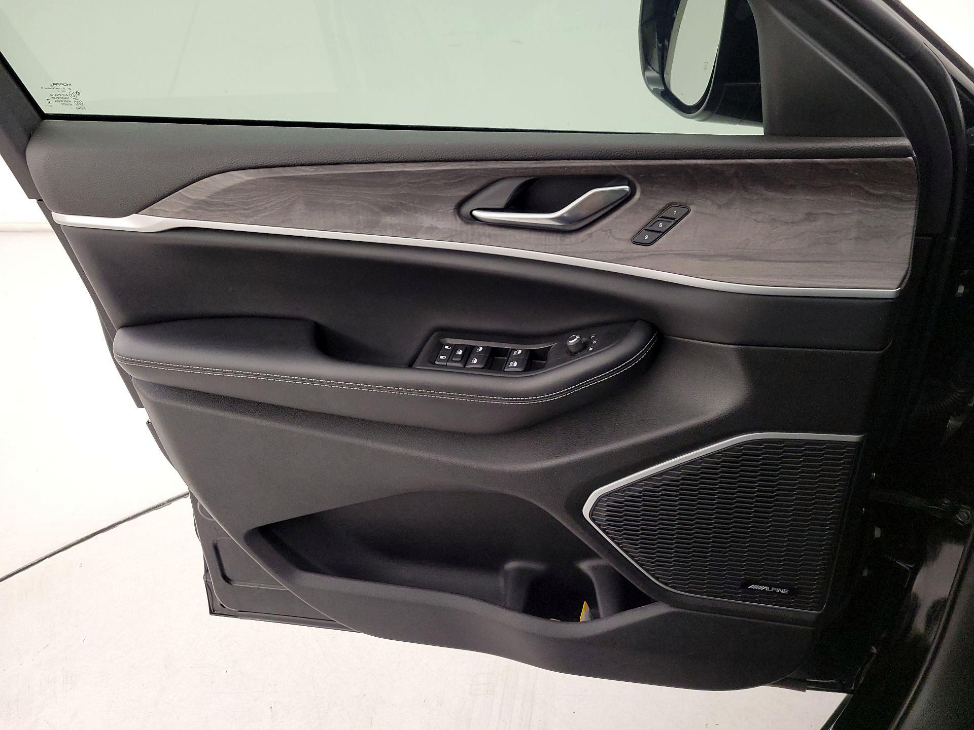 Thumbnail: 2024 Jeep Grand Cherokee - 12