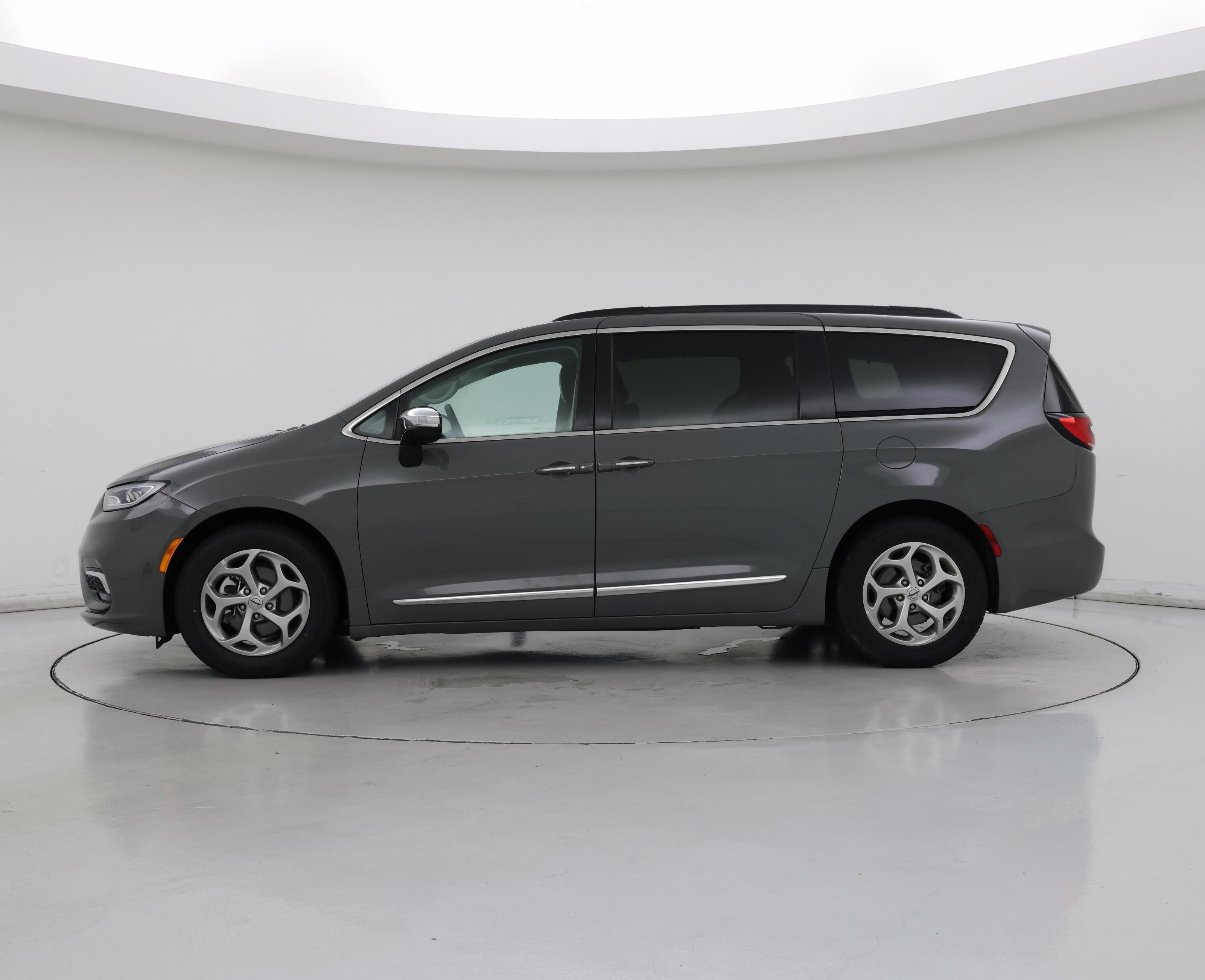Thumbnail: 2023 Chrysler Pacifica - 3