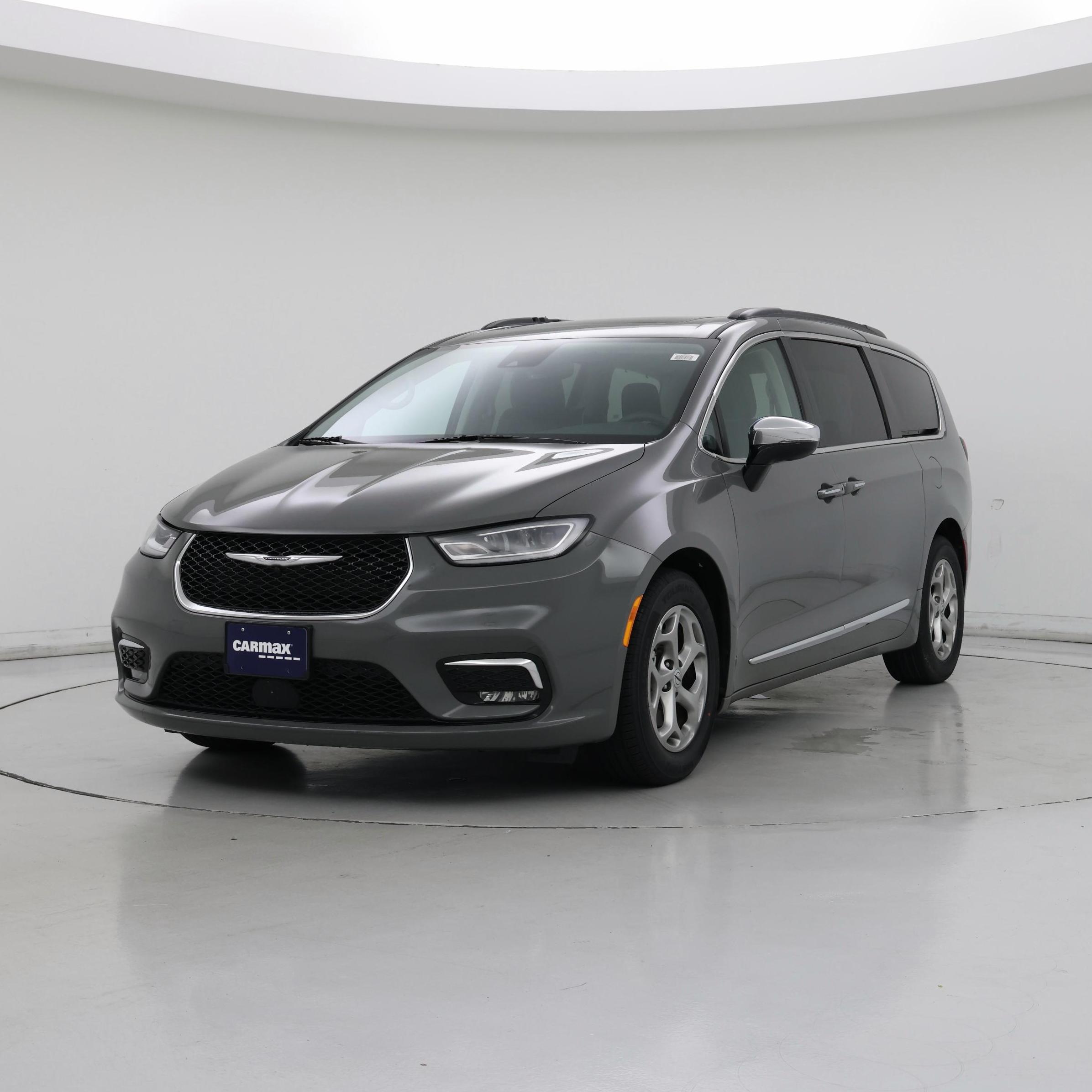Thumbnail: 2023 Chrysler Pacifica - 4
