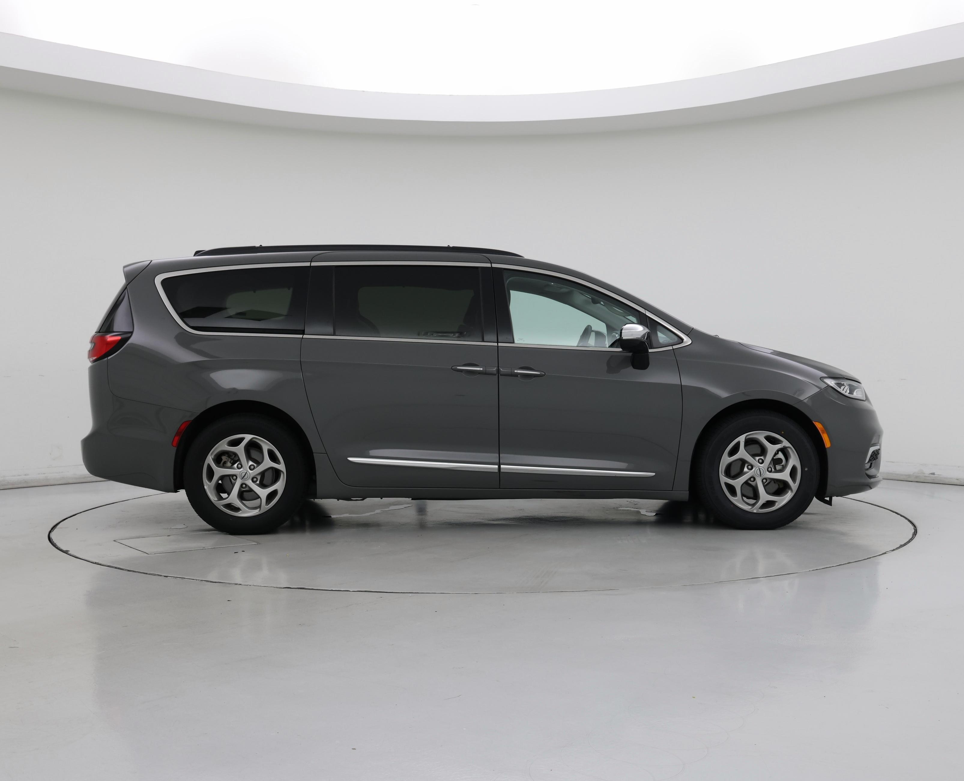 Thumbnail: 2023 Chrysler Pacifica - 7